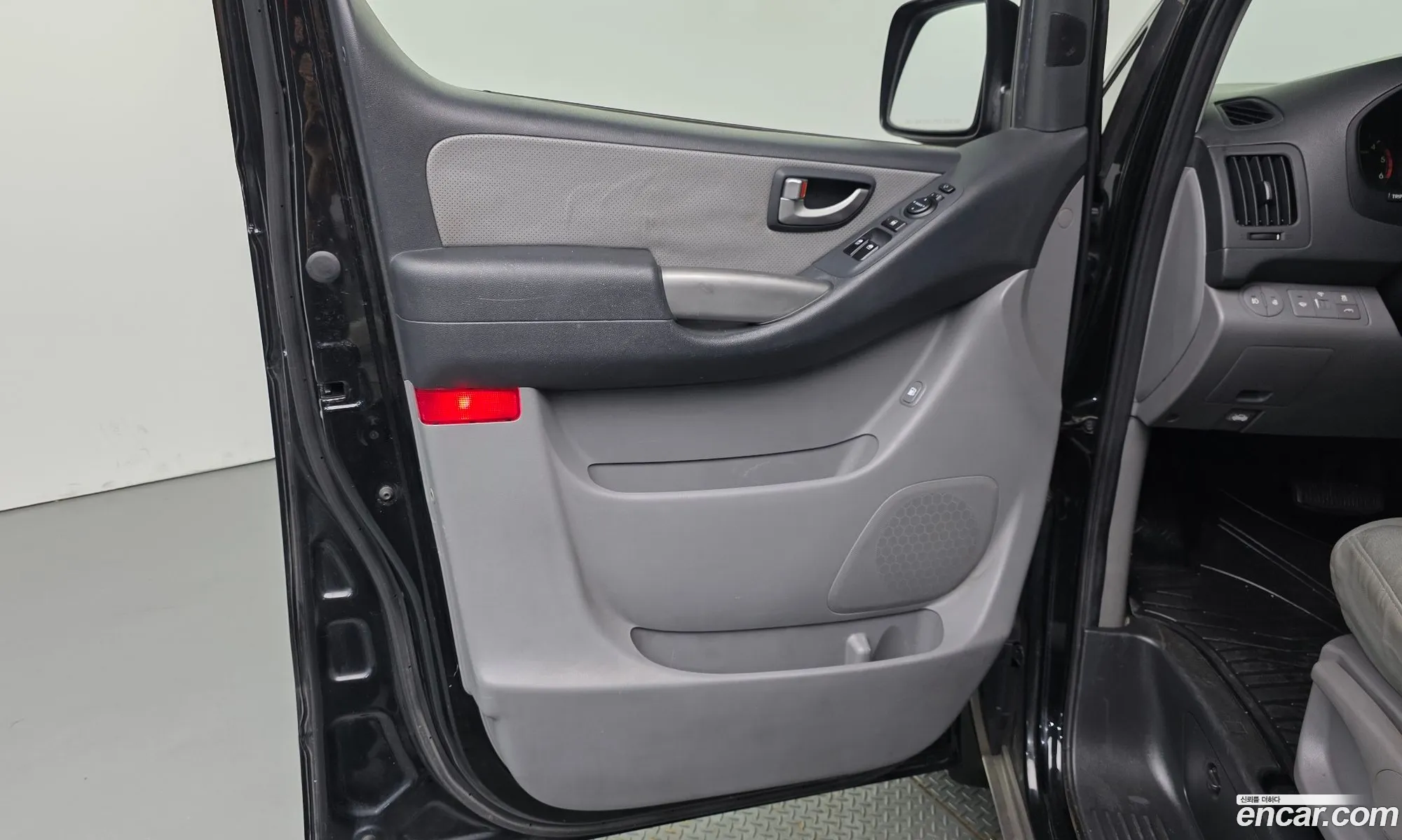 Hyundai Grand Starex 2013 — 27