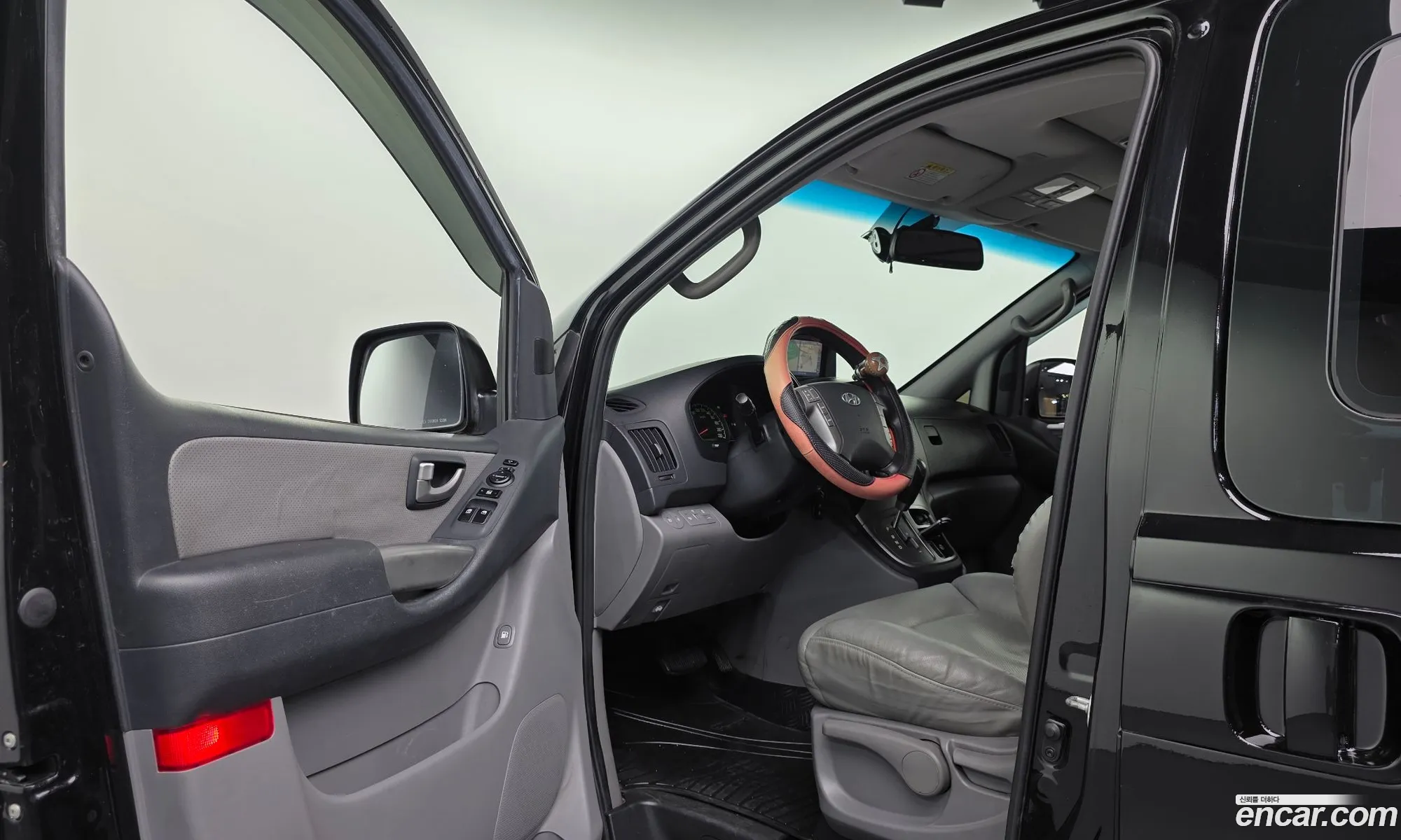 Hyundai Grand Starex 2013 — 17