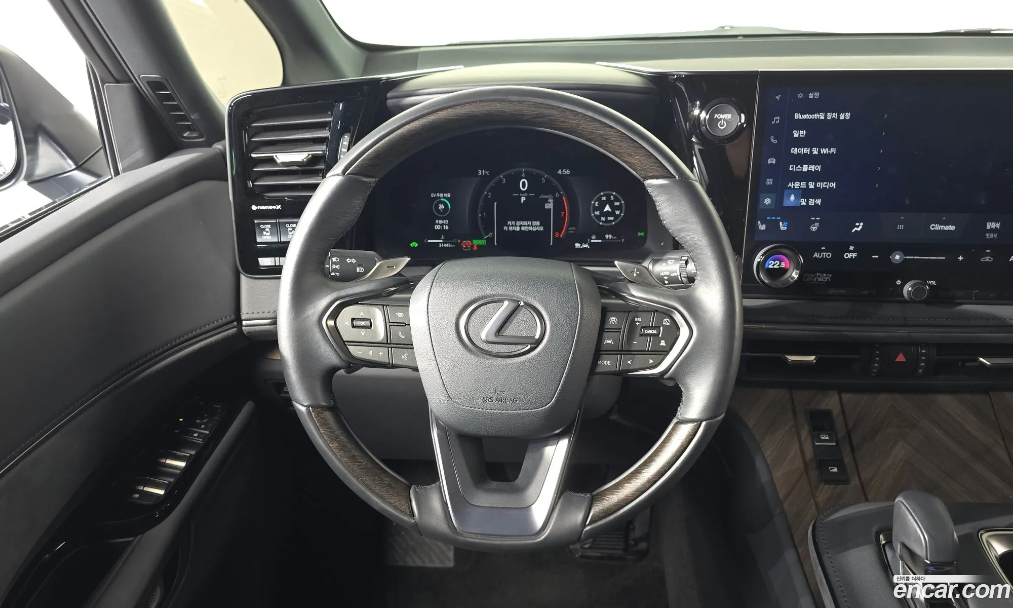 Lexus LM 2024 JTHAAAADXS5001945 — 7