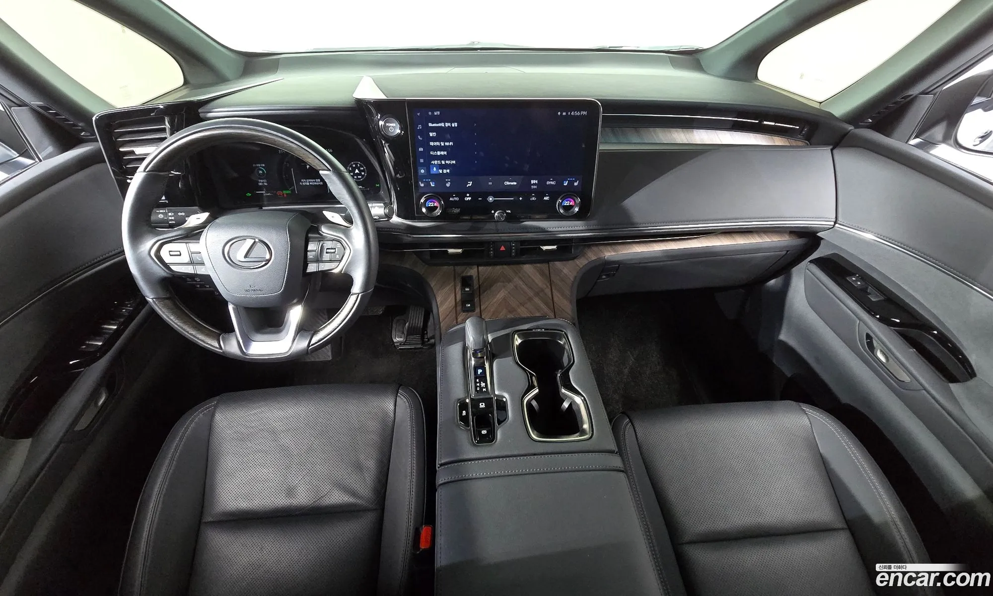 Lexus LM 2024 JTHAAAADXS5001945 — 13