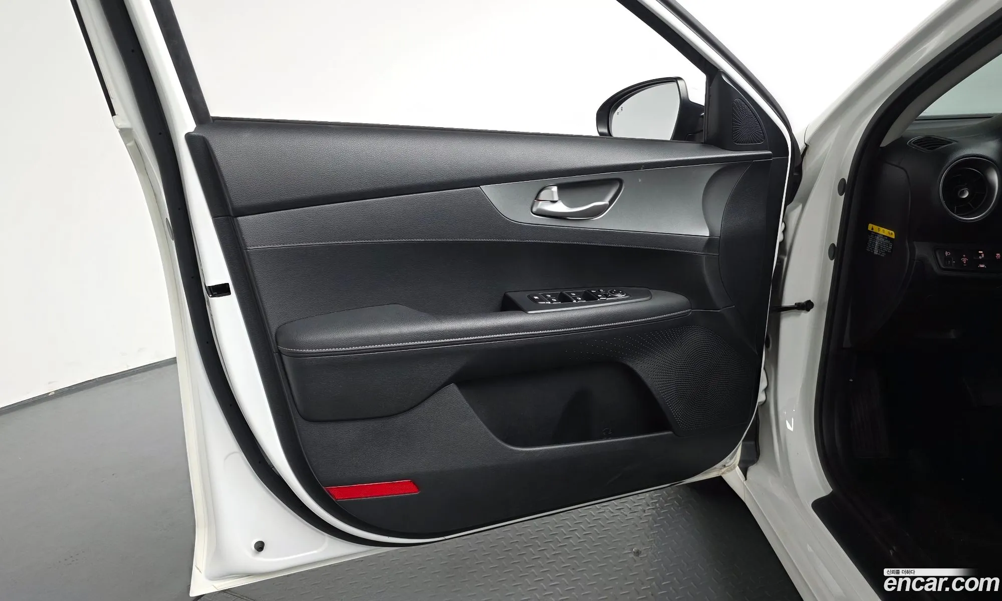 Kia K3 2019 KNAF241BELA871404 — 32