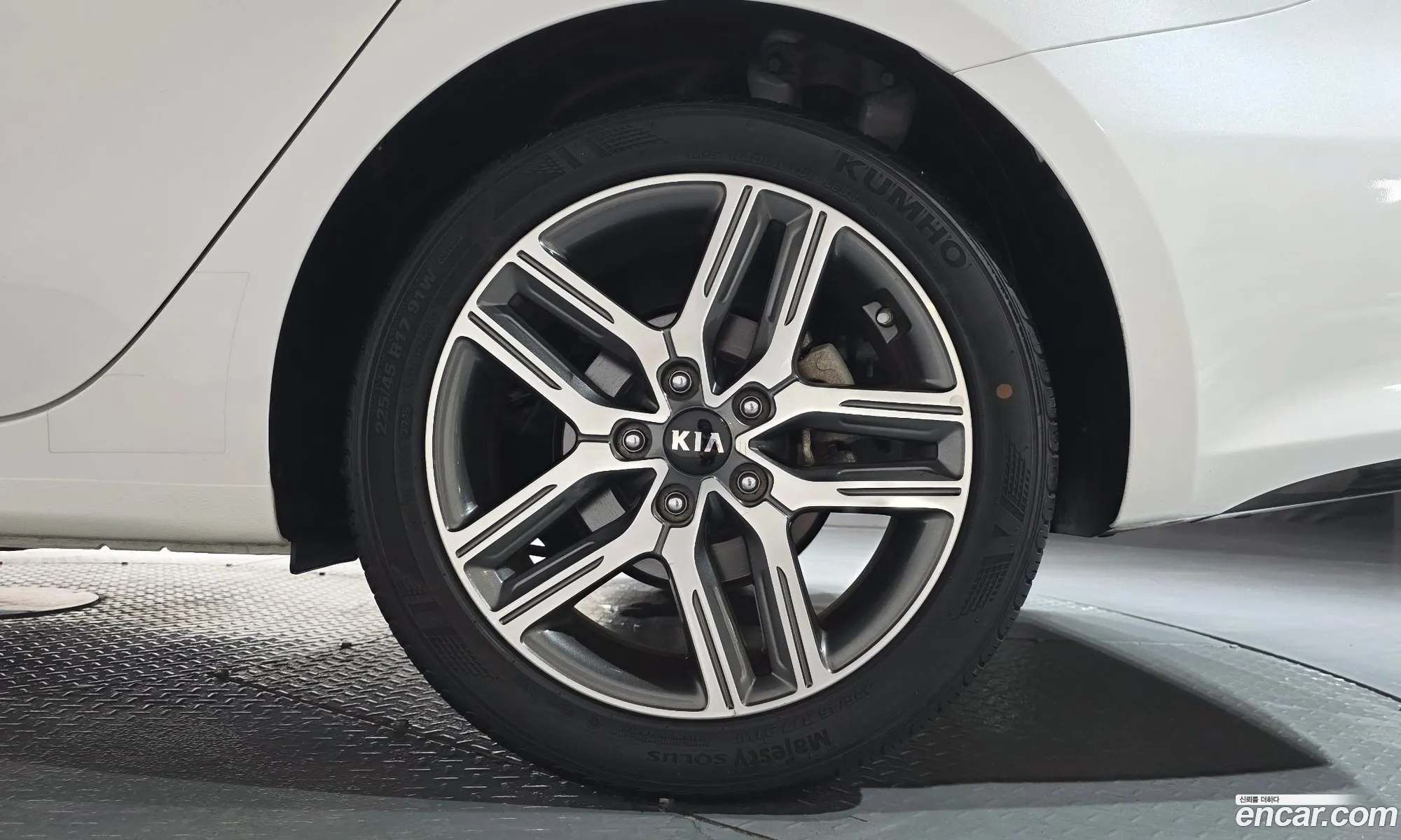 Kia K3 2019 KNAF241BELA871404 — 26