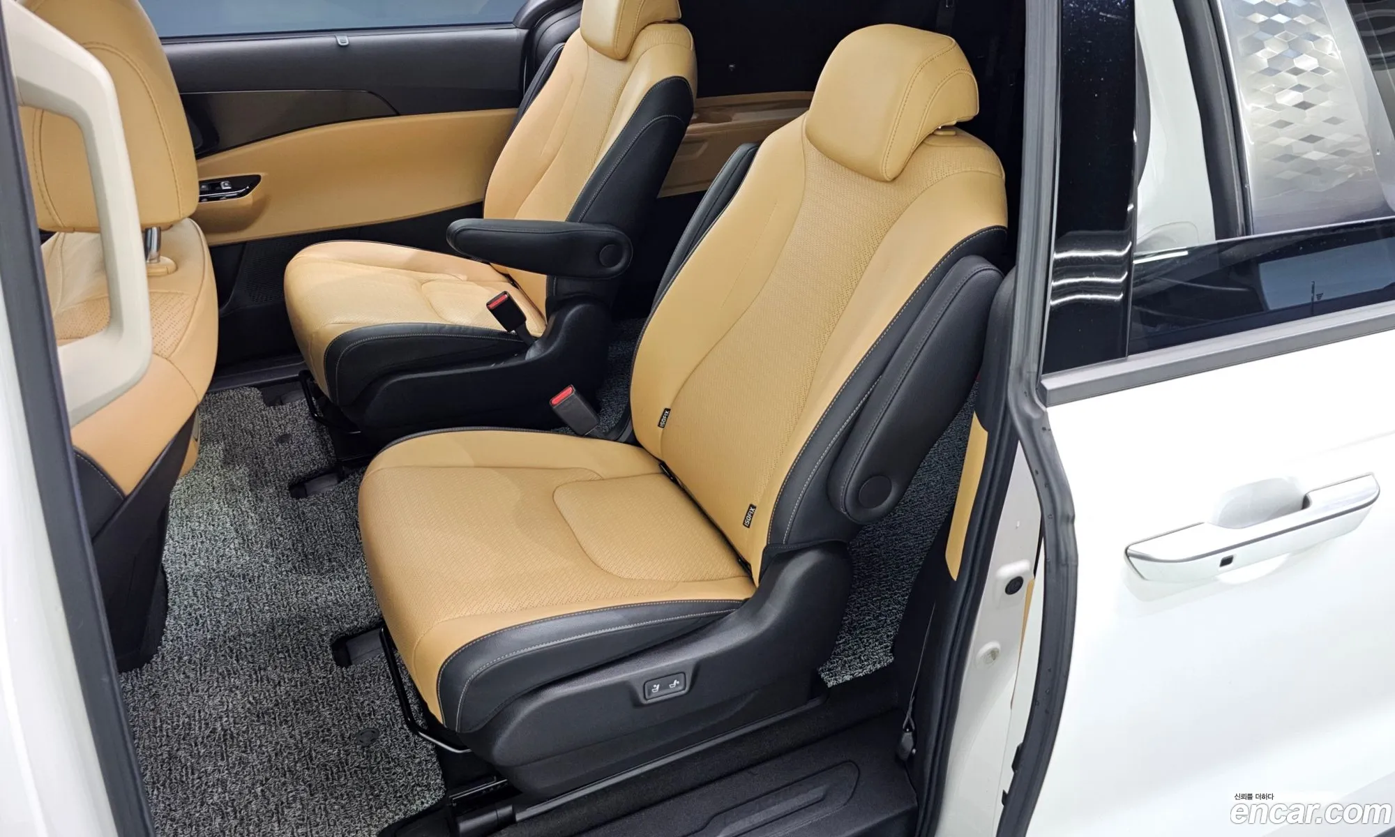 Kia Carnival 2020 KNANC81BBMS028006 — 12