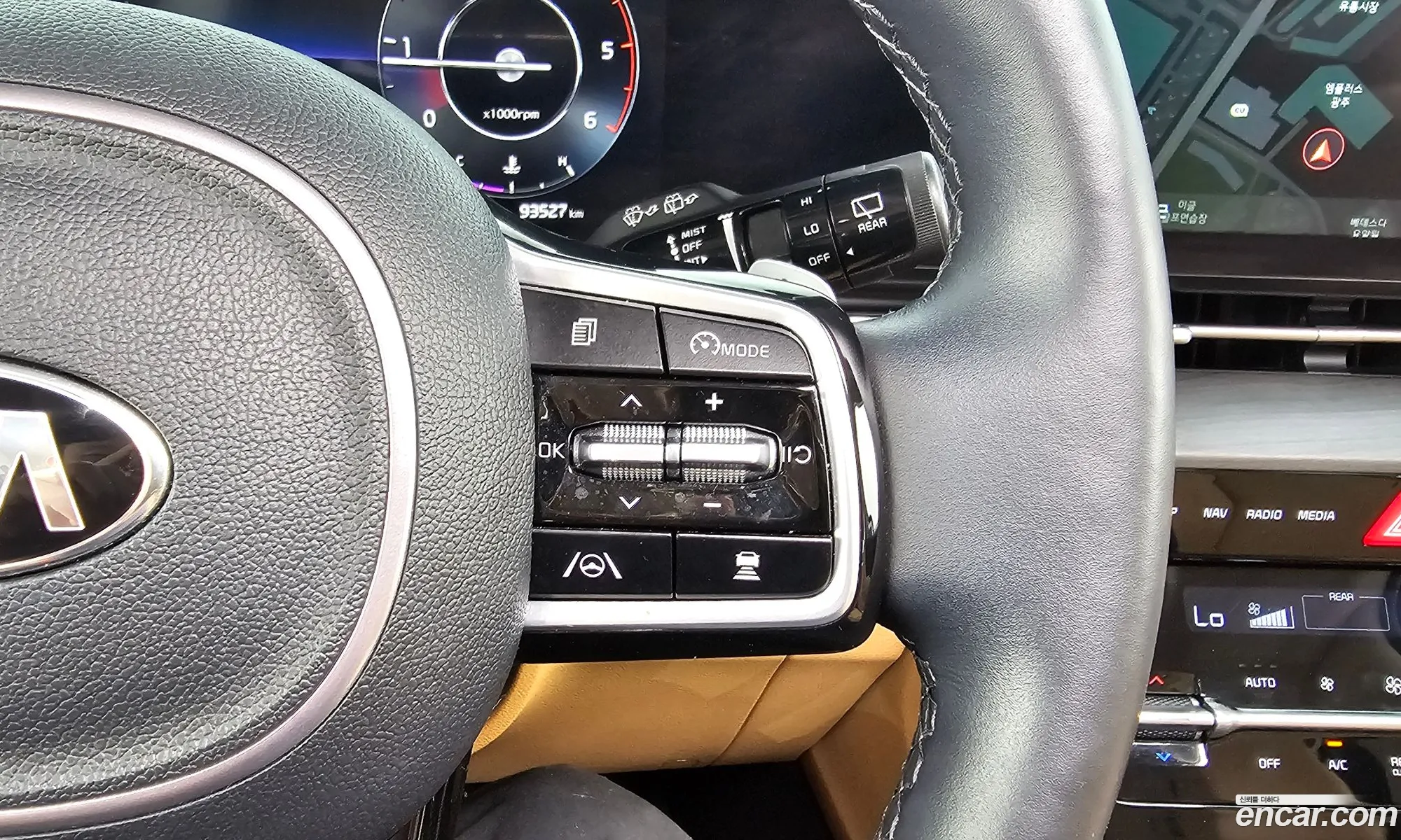 Kia Carnival 2020 KNANC81BBMS028006 — 3