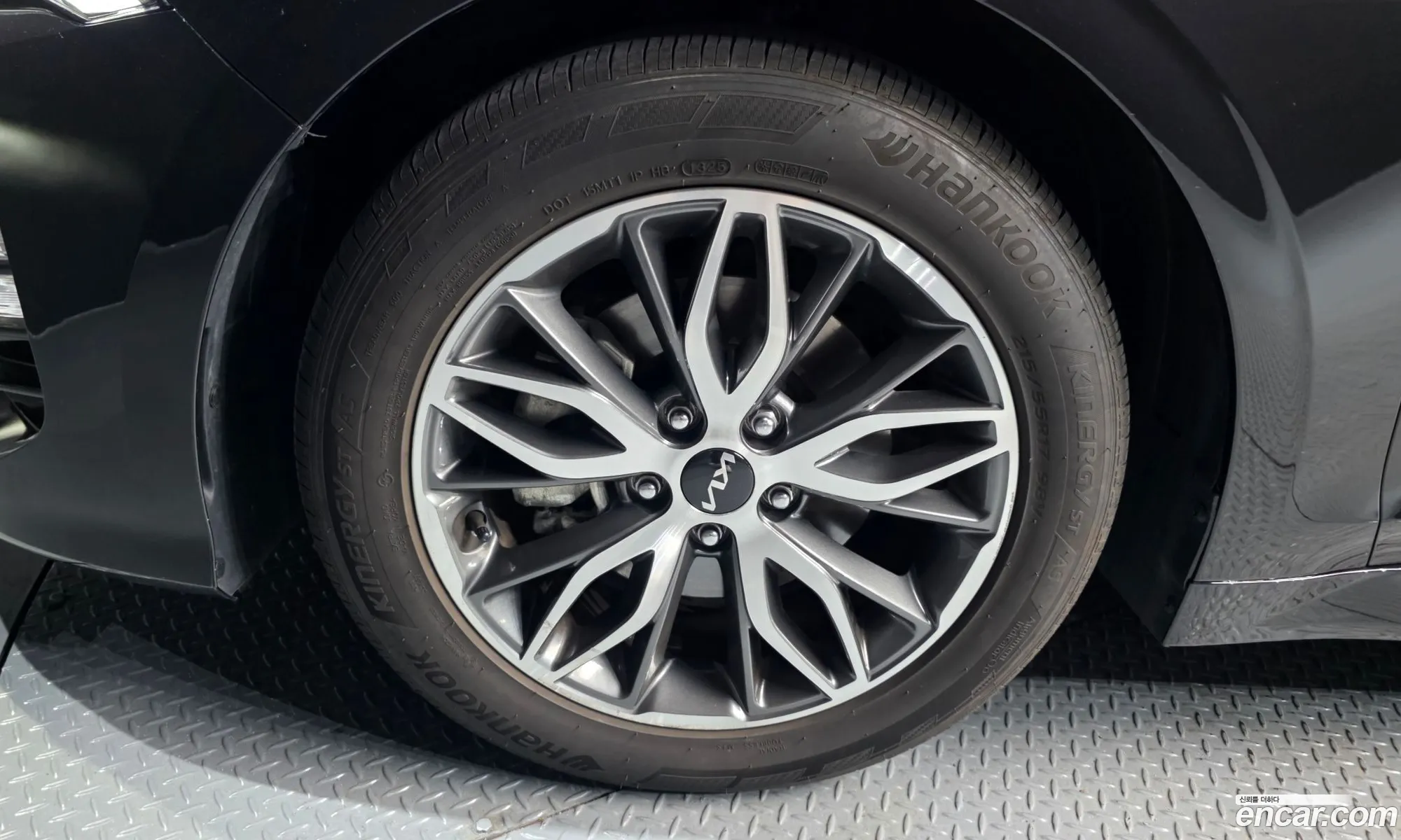 Kia K5 2023 KNAG241ABPA229738 — 4