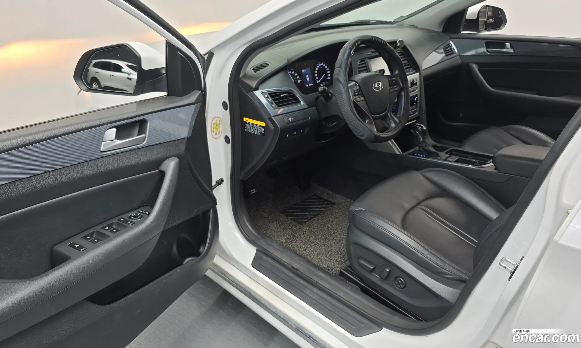 Hyundai LF Sonata Hybrid 2015 — 17