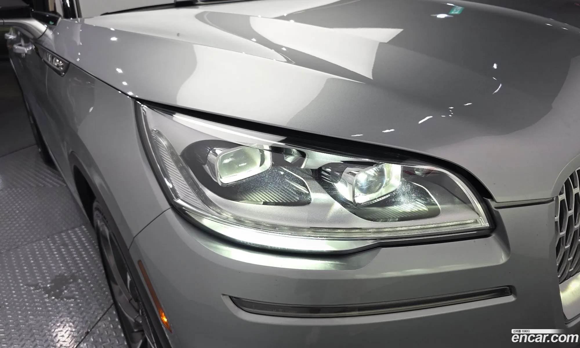 Lincoln Aviator 2020 5LM5J7XC4LGL34032 — 7