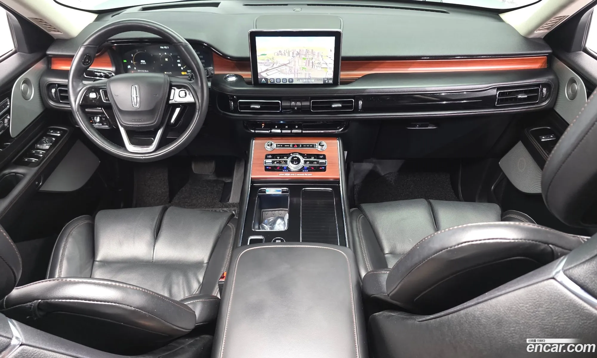 Lincoln Aviator 2020 5LM5J7XC4LGL34032 — 27