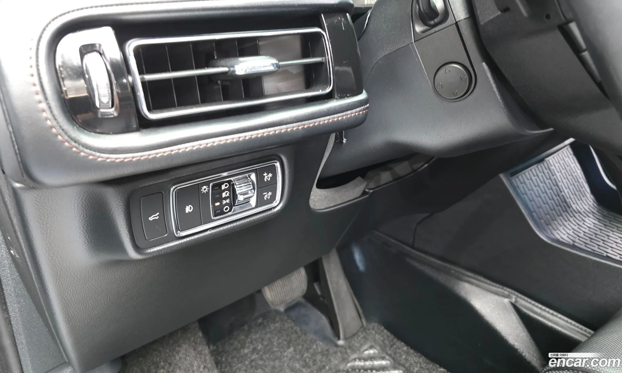 Lincoln Aviator 2020 5LM5J7XC4LGL34032 — 15