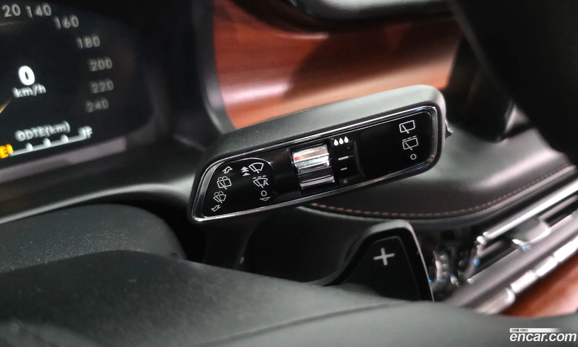 Lincoln Aviator 2020 5LM5J7XC4LGL34032 — 22