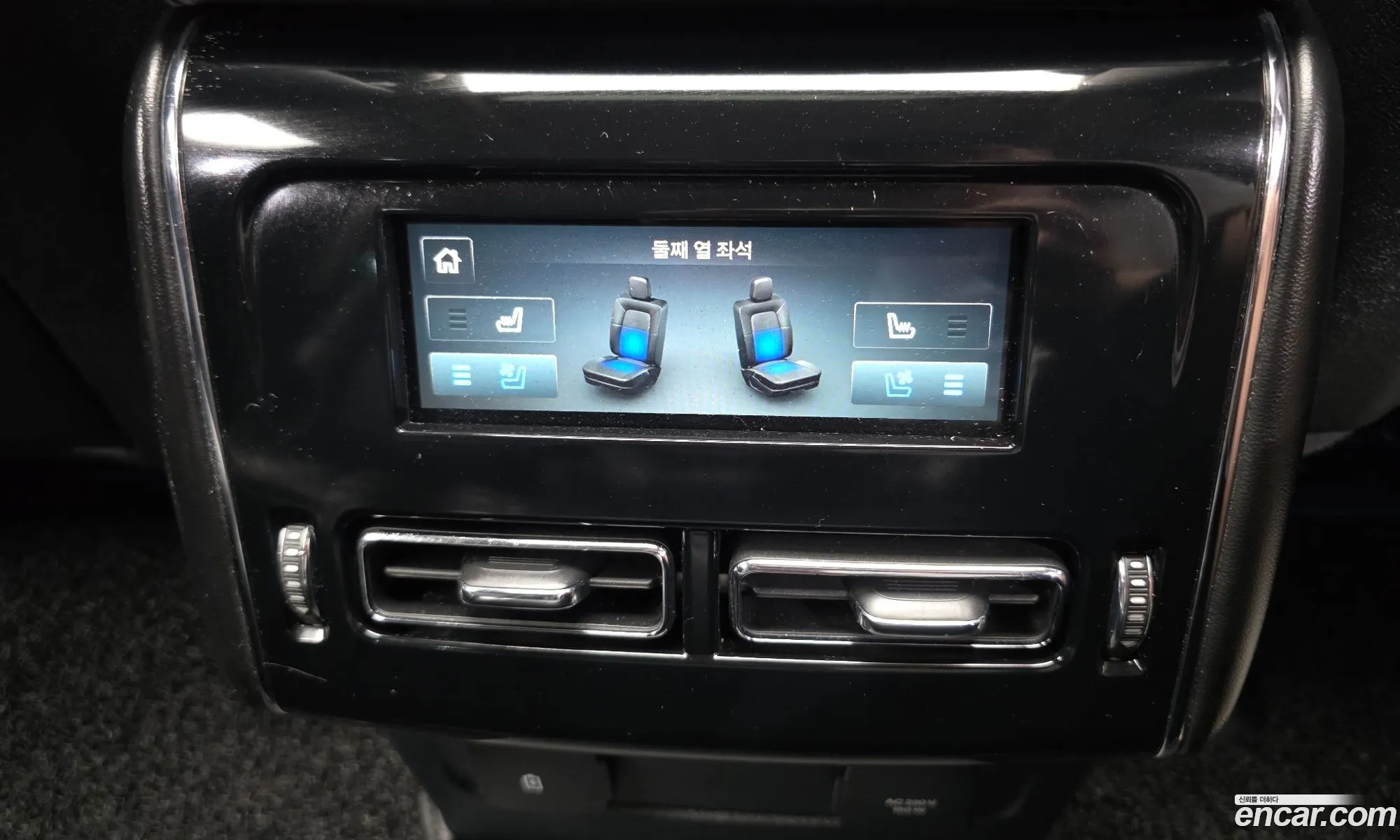 Lincoln Aviator 2020 5LM5J7XC4LGL34032 — 33