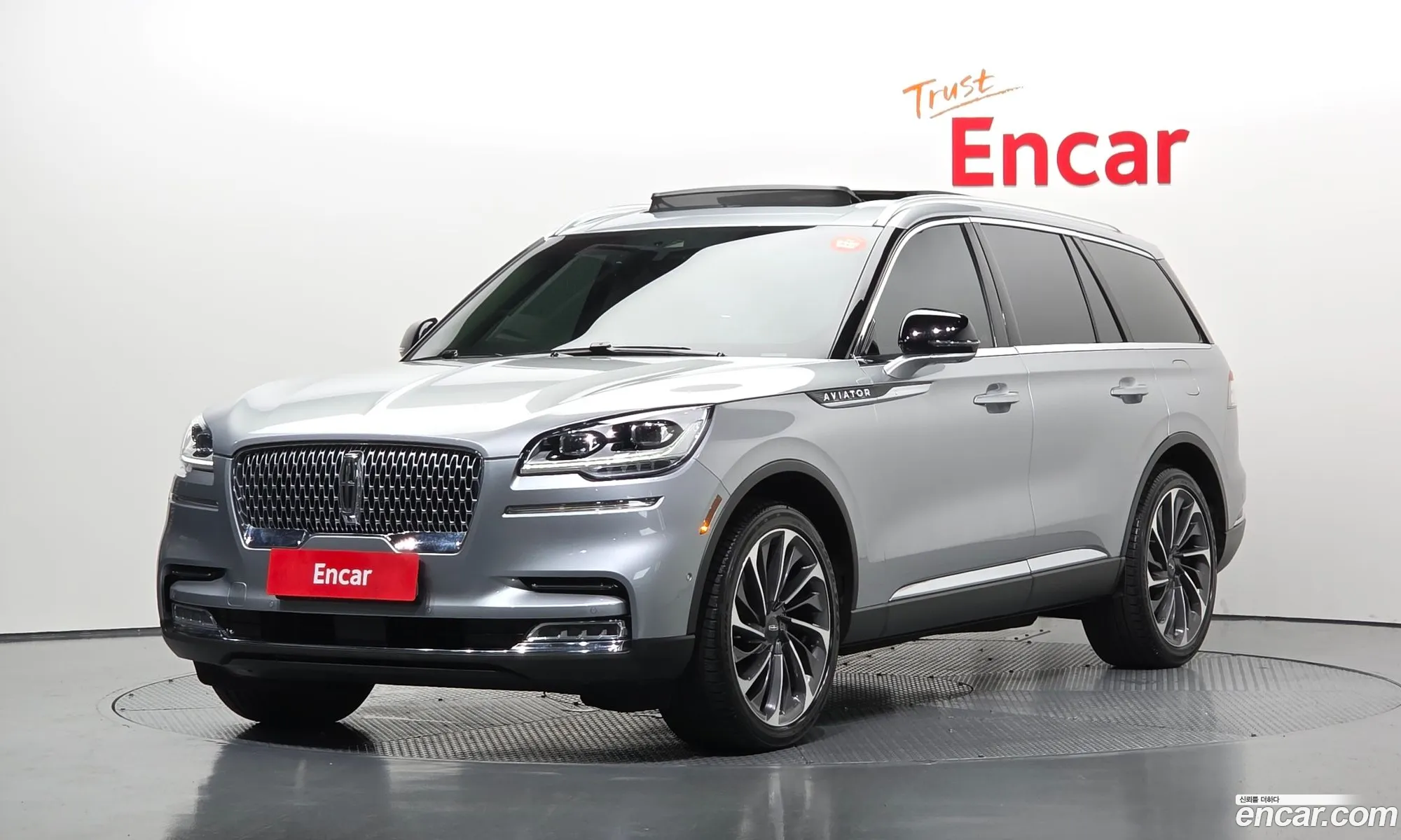 Lincoln Aviator 2020 5LM5J7XC4LGL34032 — 17