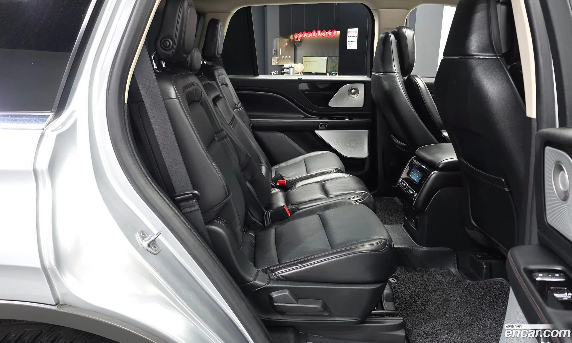Lincoln Aviator 2020 5LM5J7XC4LGL34032 — 25