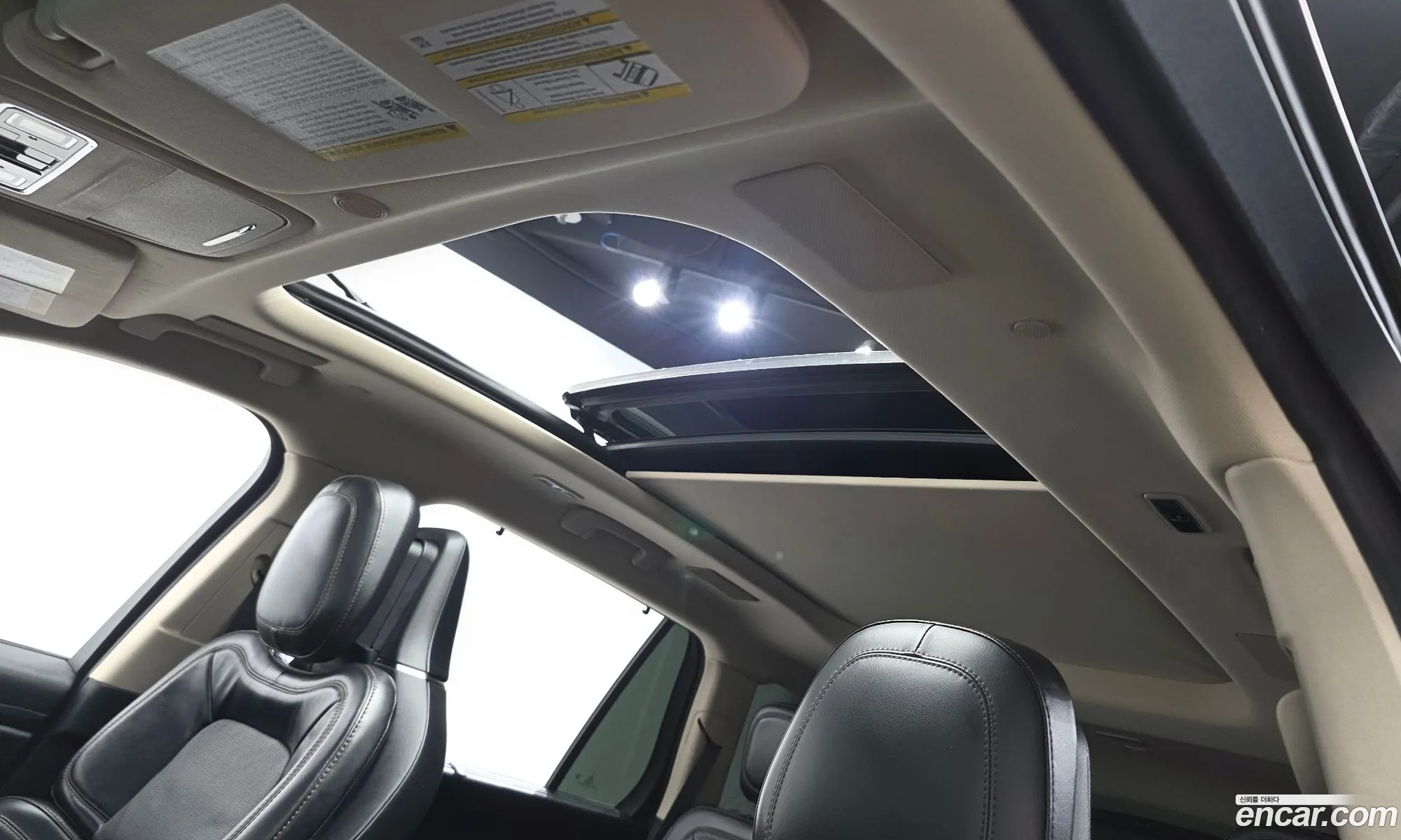 Lincoln Aviator 2020 5LM5J7XC4LGL34032 — 24