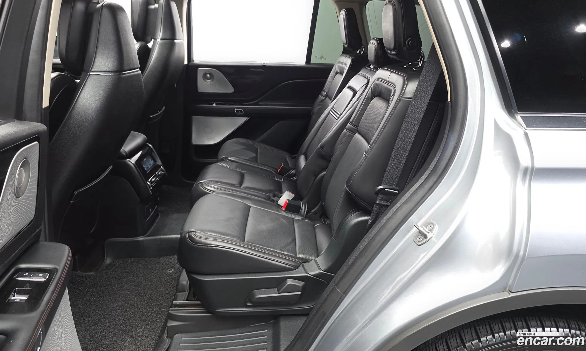 Lincoln Aviator 2020 5LM5J7XC4LGL34032 — 3