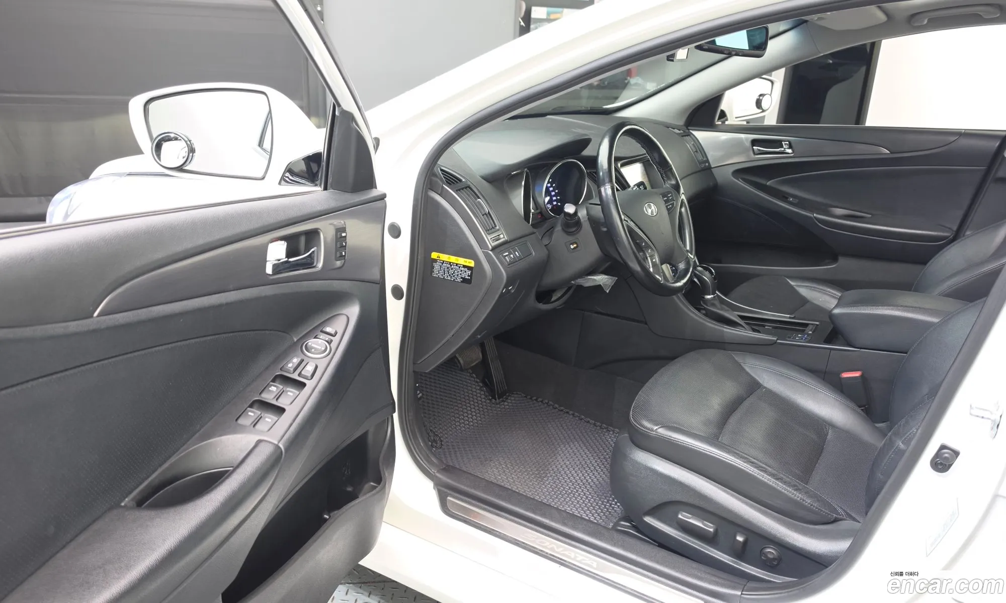 Hyundai Sonata Hybrid 2014 KMHEC415BEA102951 — 2