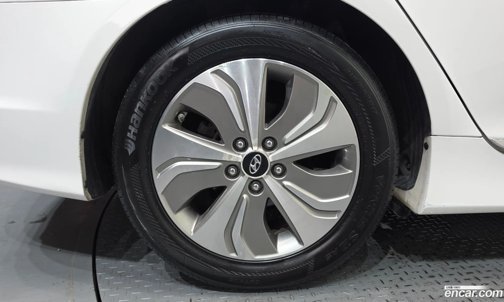 Hyundai Sonata Hybrid 2014 KMHEC415BEA102951 — 9