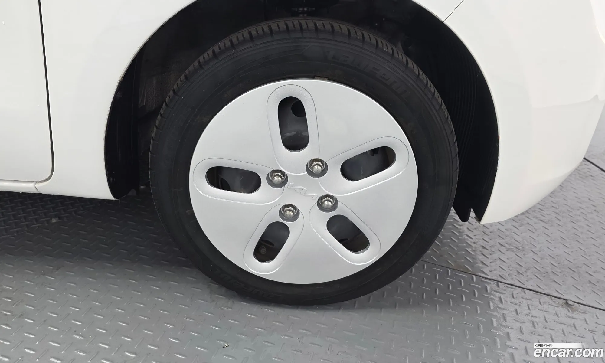 Kia Ray 2022 KNACF911BNT298990 — 10