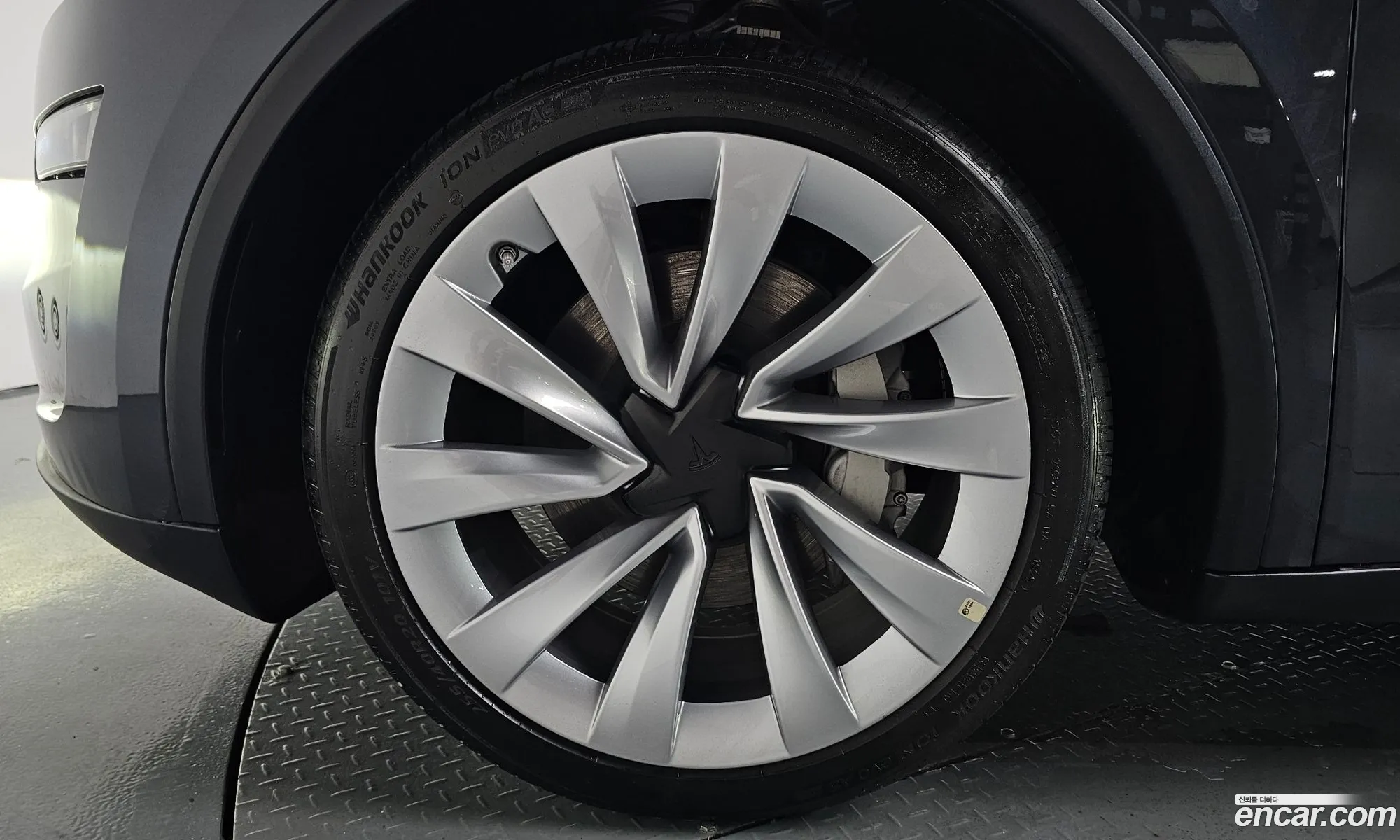 Tesla Model Y 2025 LRWYGCEK7SC077750 — 17