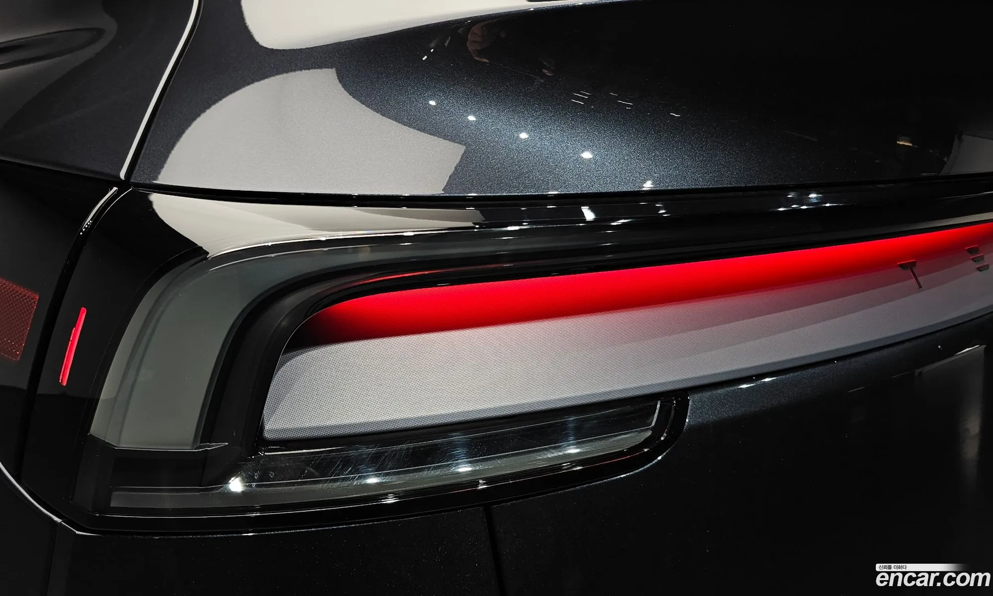 Tesla Model Y 2025 LRWYGCEK7SC077750 — 37