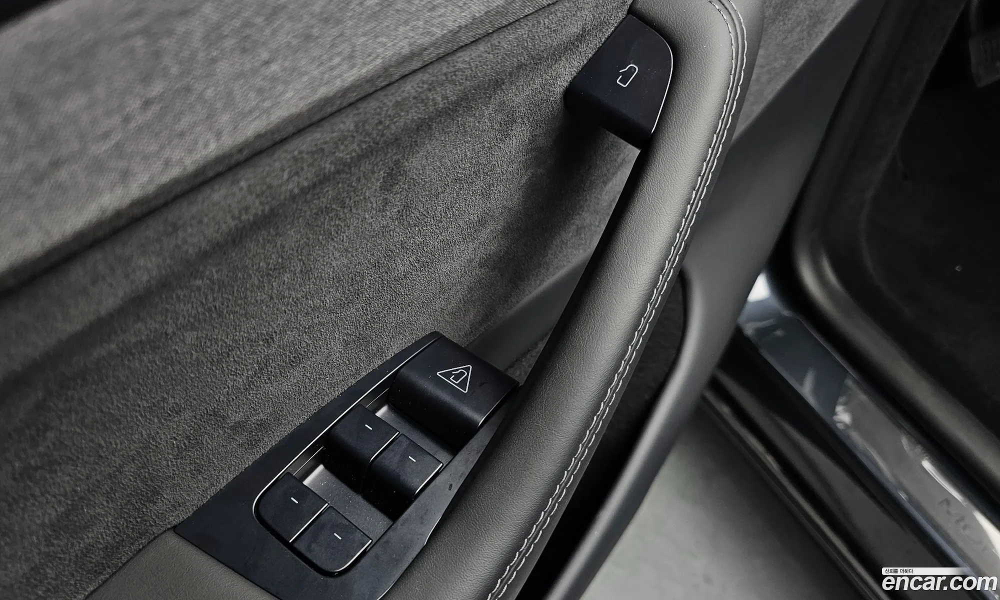 Tesla Model Y 2025 LRWYGCEK7SC077750 — 8