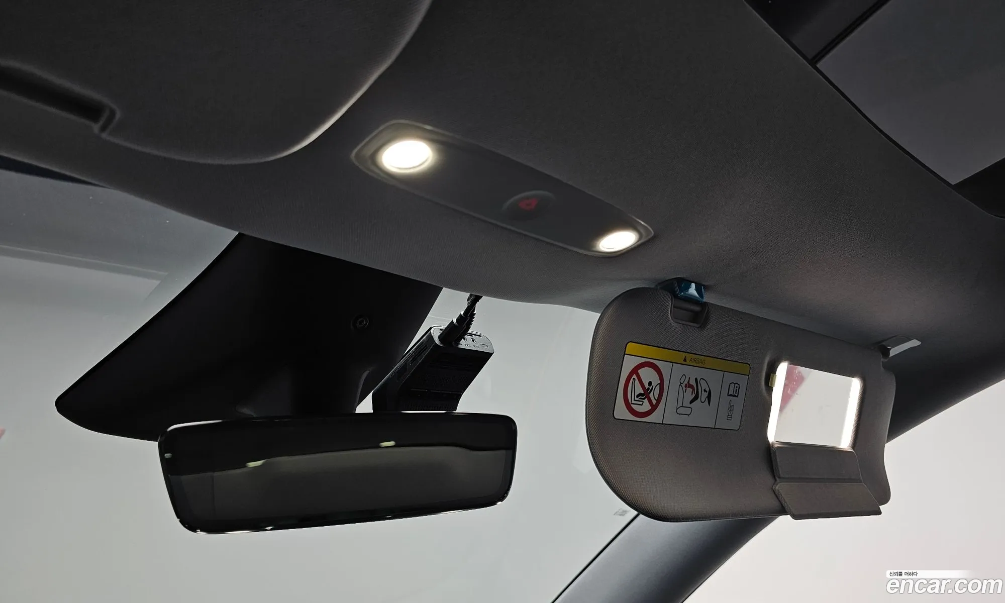 Tesla Model Y 2025 LRWYGCEK7SC077750 — 24