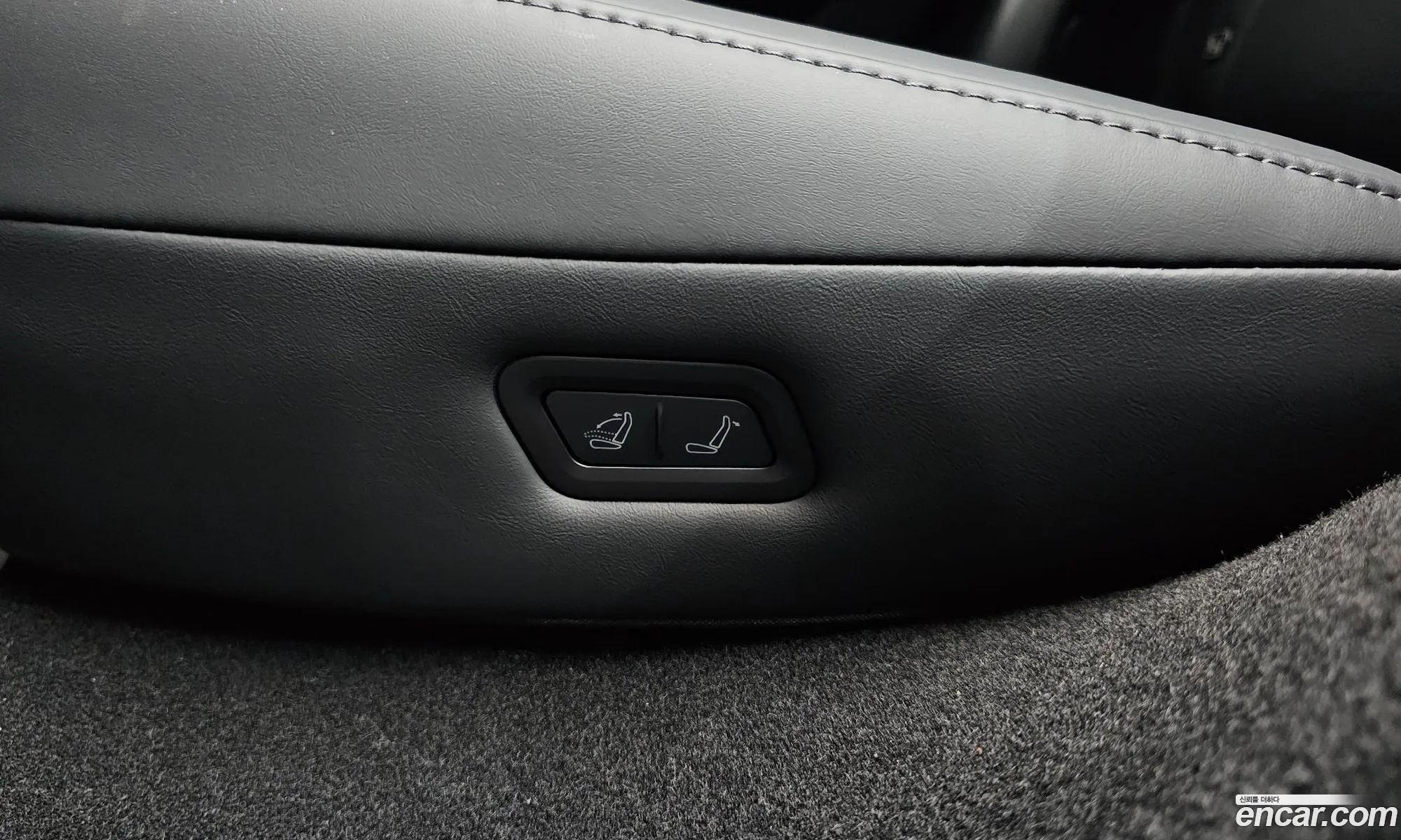 Tesla Model Y 2025 LRWYGCEK7SC077750 — 36