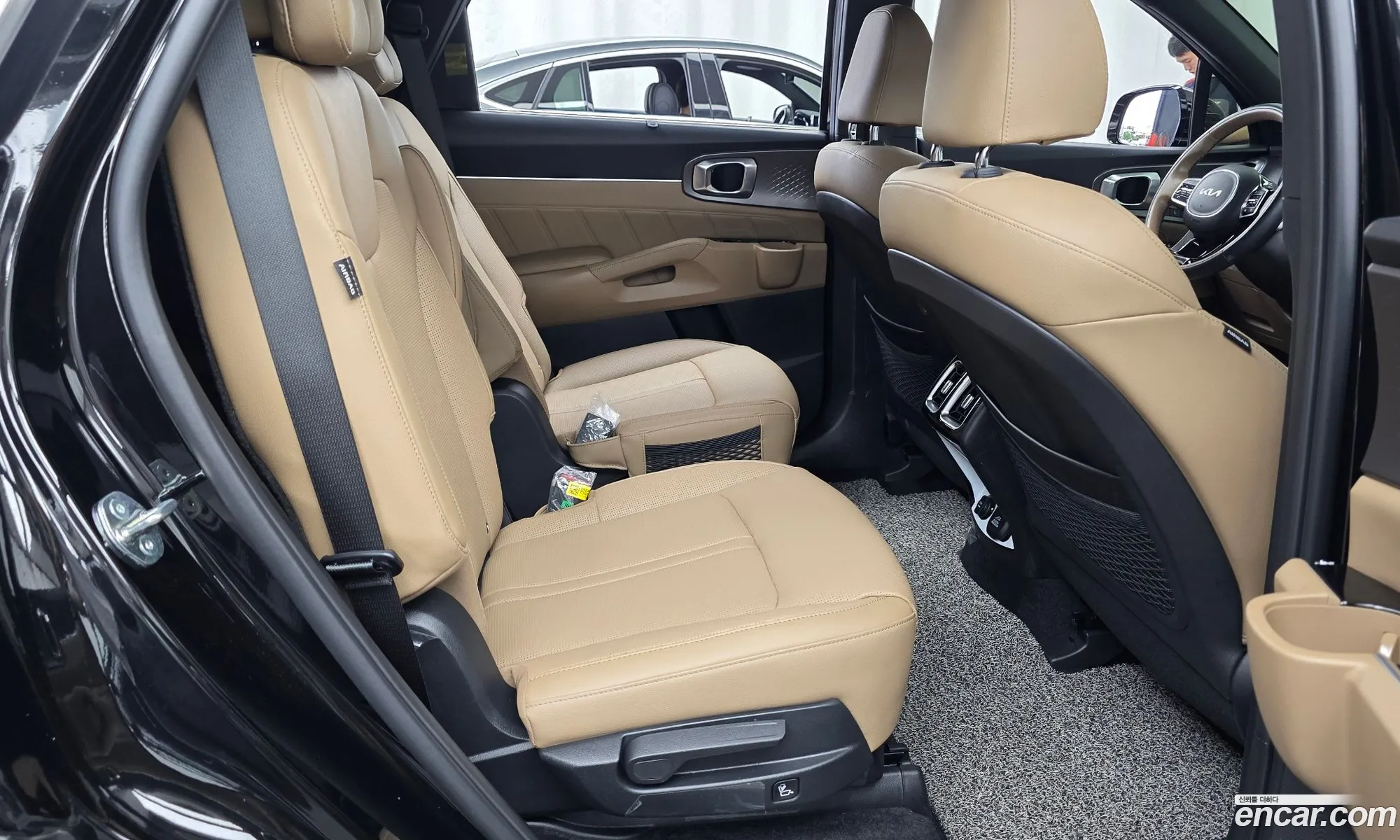 Kia Sorento 2024 KNARJ81FHSA320235 — 3