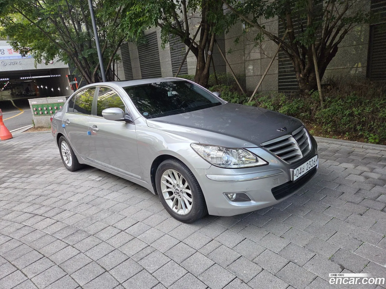 Hyundai Genesis 2009 — 16