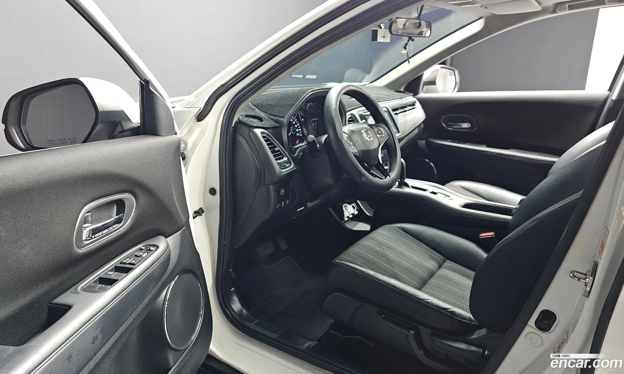 Honda HR-V 2016 3HGRU5850GM200301 — 2