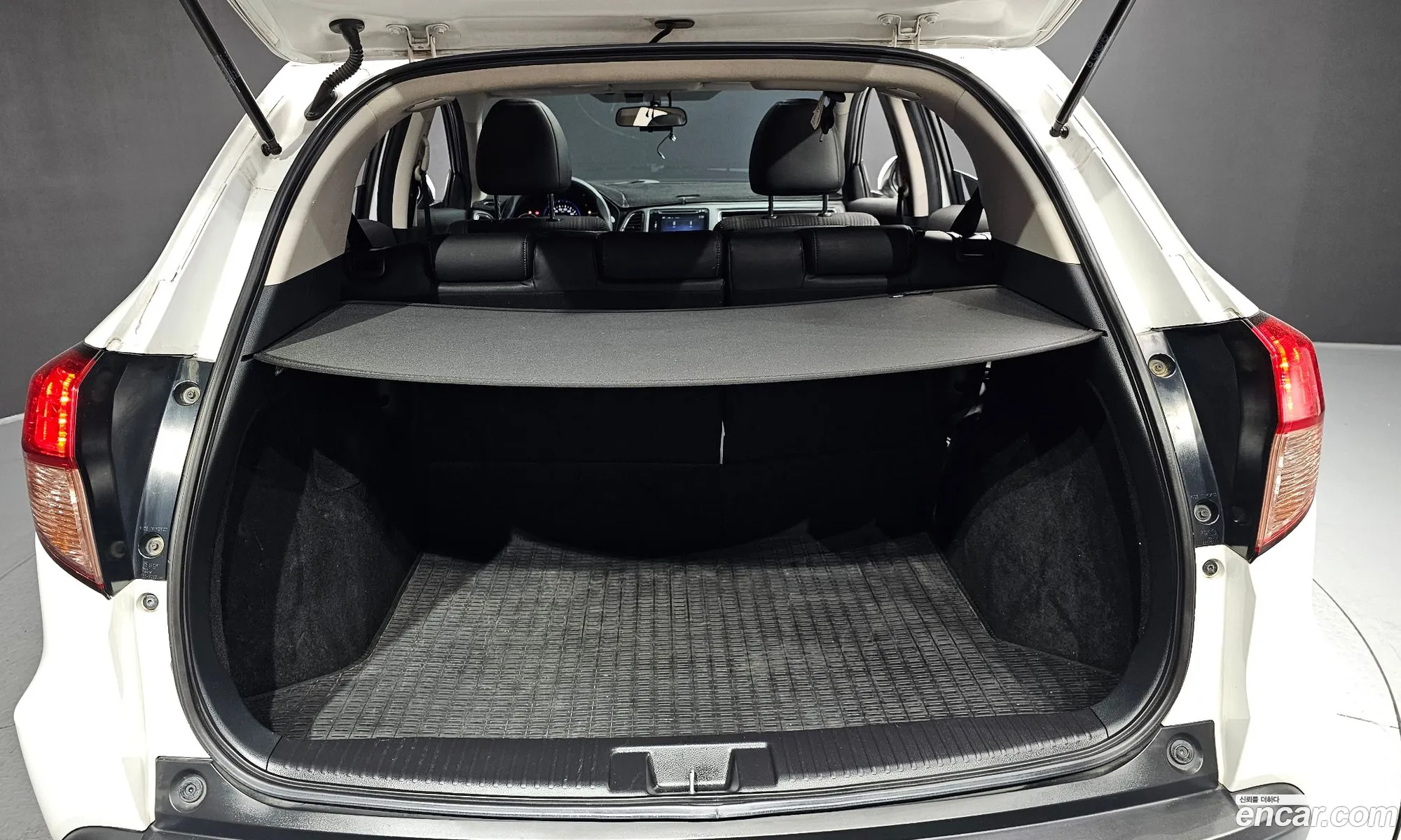 Honda HR-V 2016 3HGRU5850GM200301 — 17