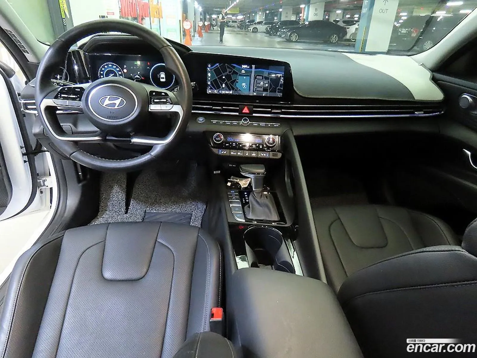 Hyundai Elantra 2024 — 17