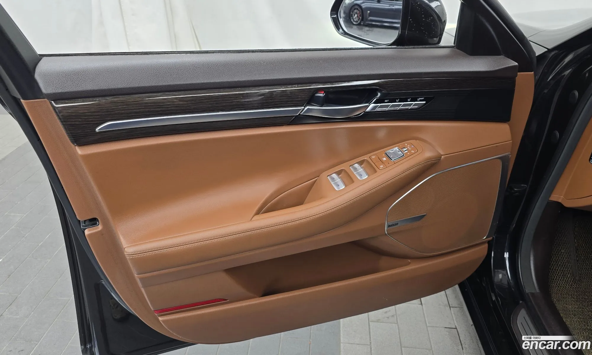 Genesis G90 2019 KMHG141ABKU066533 — 24