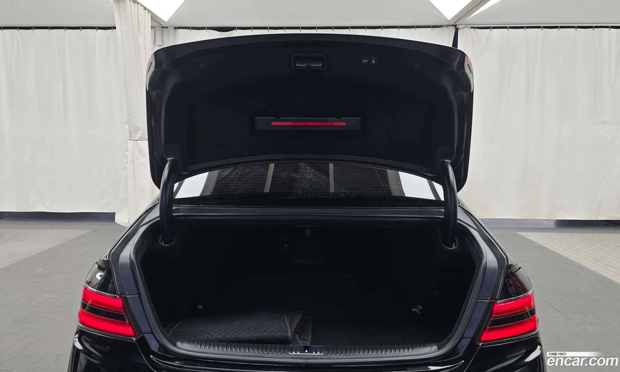 Genesis G90 2019 KMHG141ABKU066533 — 3