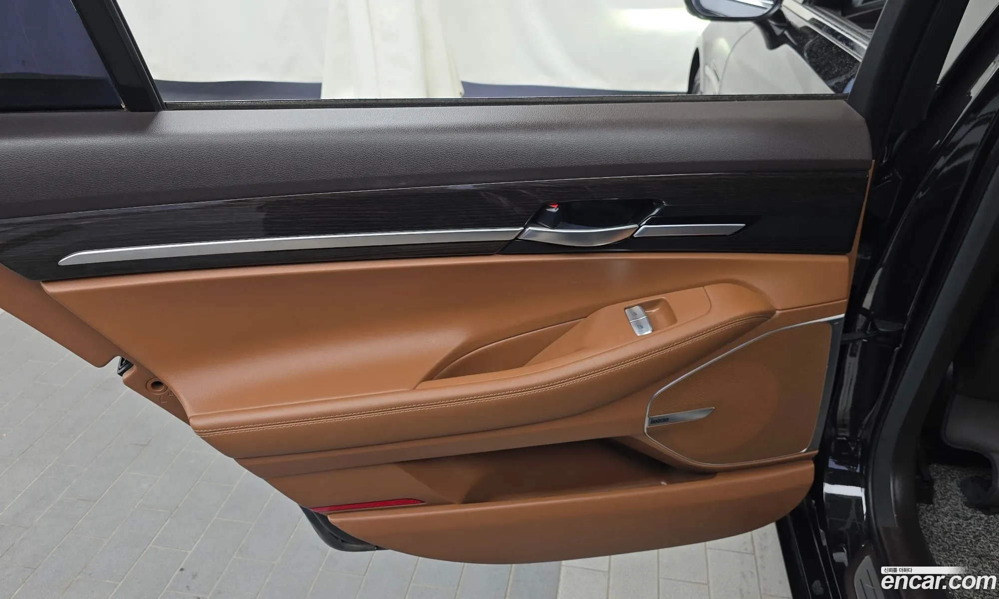 Genesis G90 2019 KMHG141ABKU066533 — 10