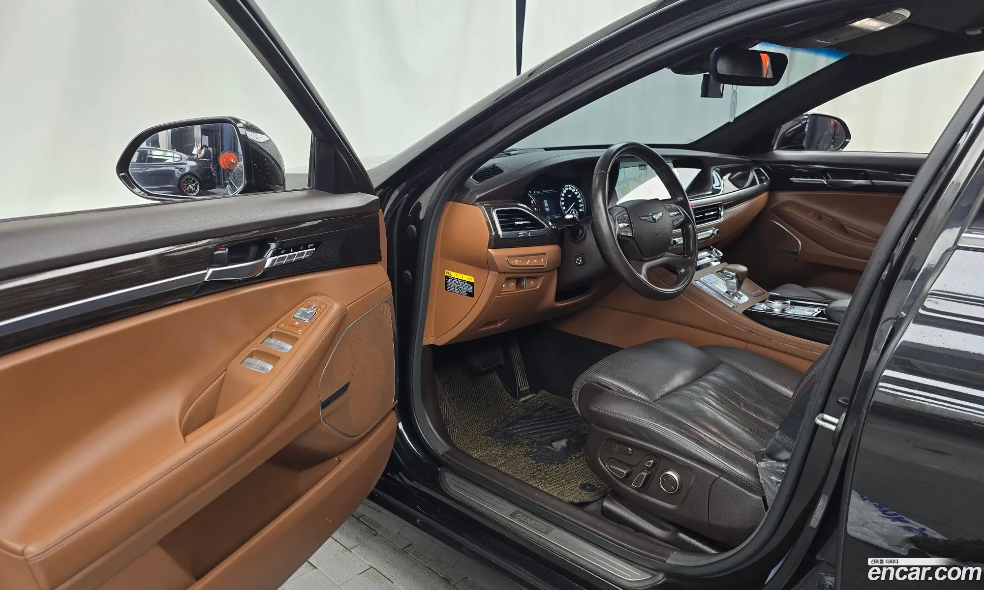 Genesis G90 2019 KMHG141ABKU066533 — 9