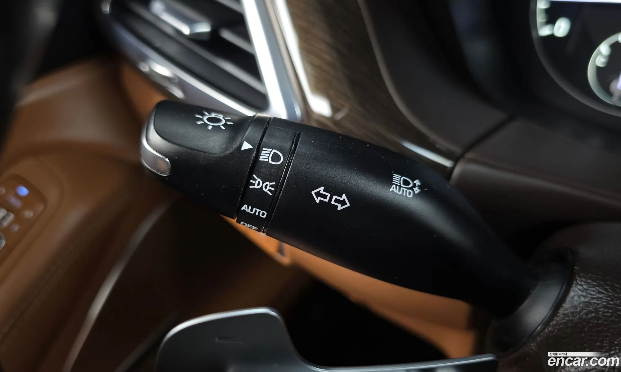 Genesis G90 2019 KMHG141ABKU066533 — 11