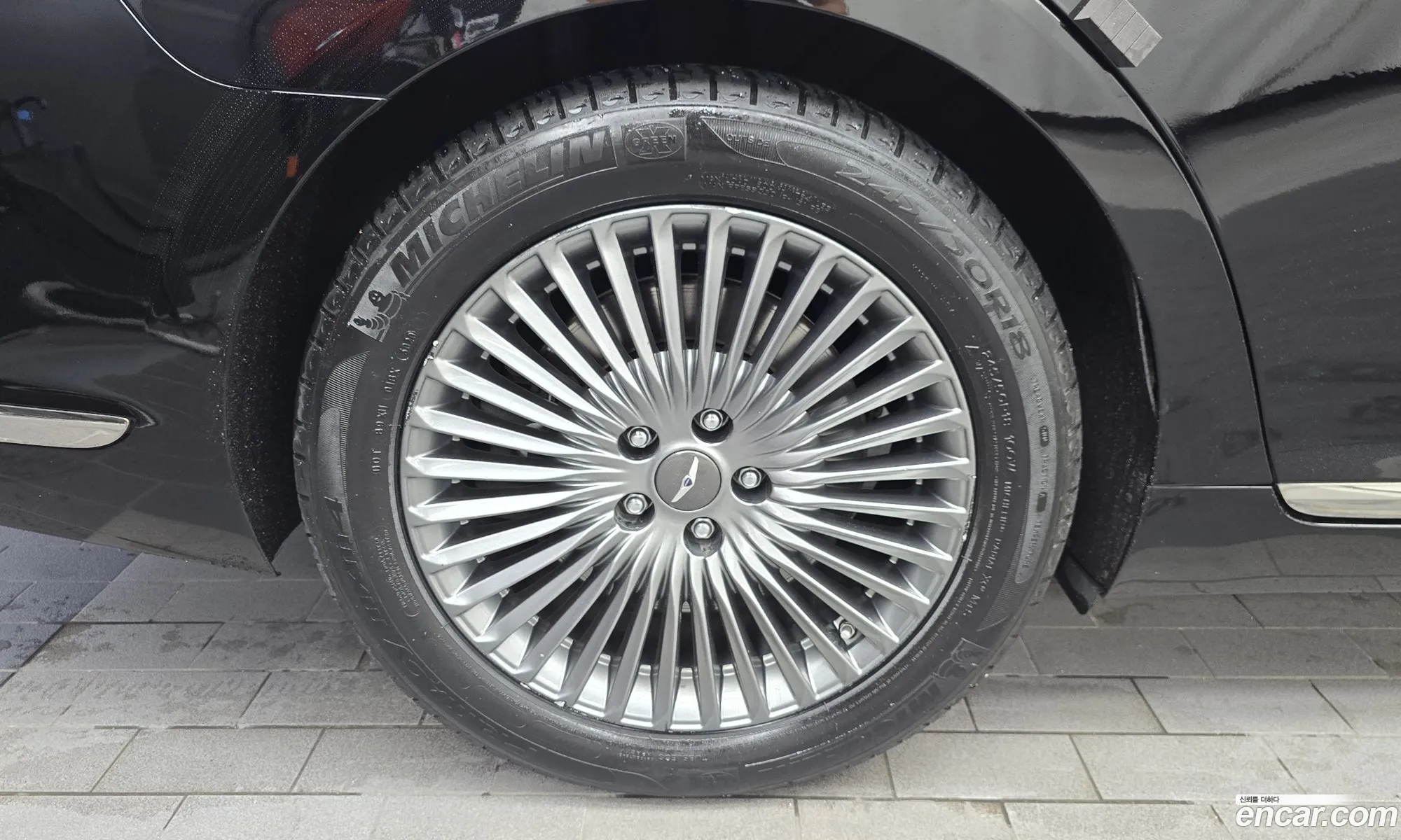 Genesis G90 2019 KMHG141ABKU066533 — 31