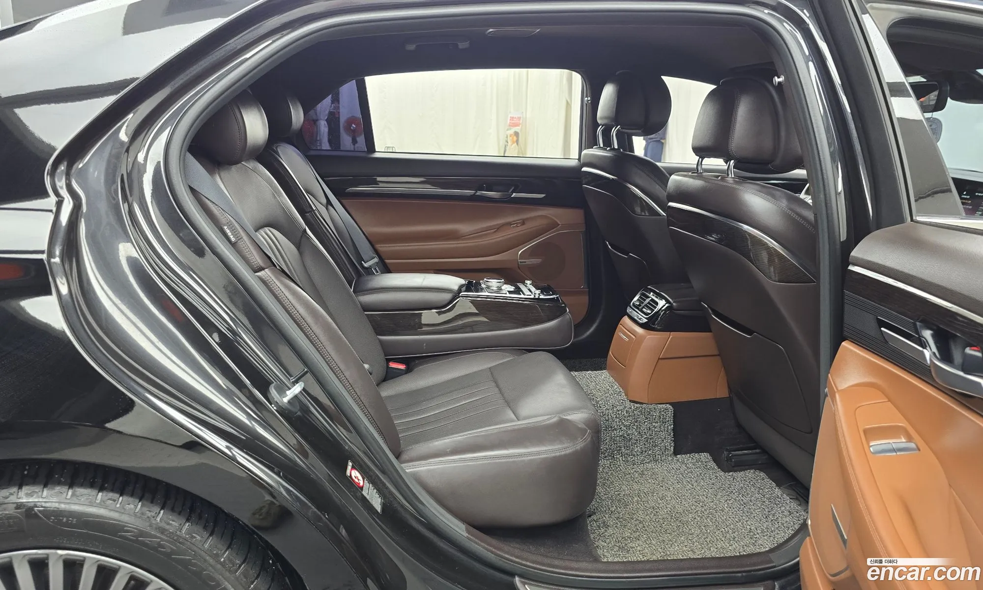 Genesis G90 2019 KMHG141ABKU066533 — 29