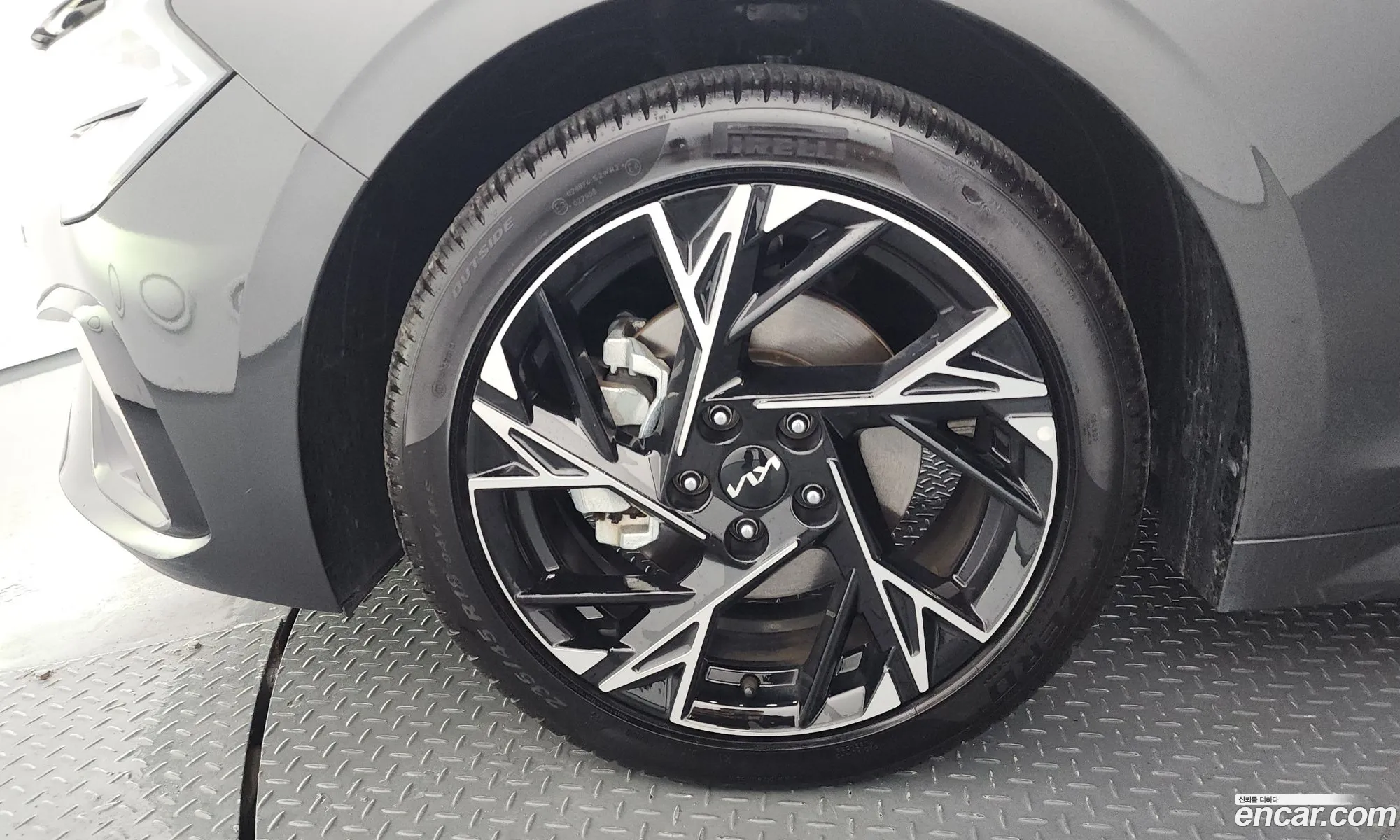 Kia K5 2025 KNAG241ABSA401696 — 10