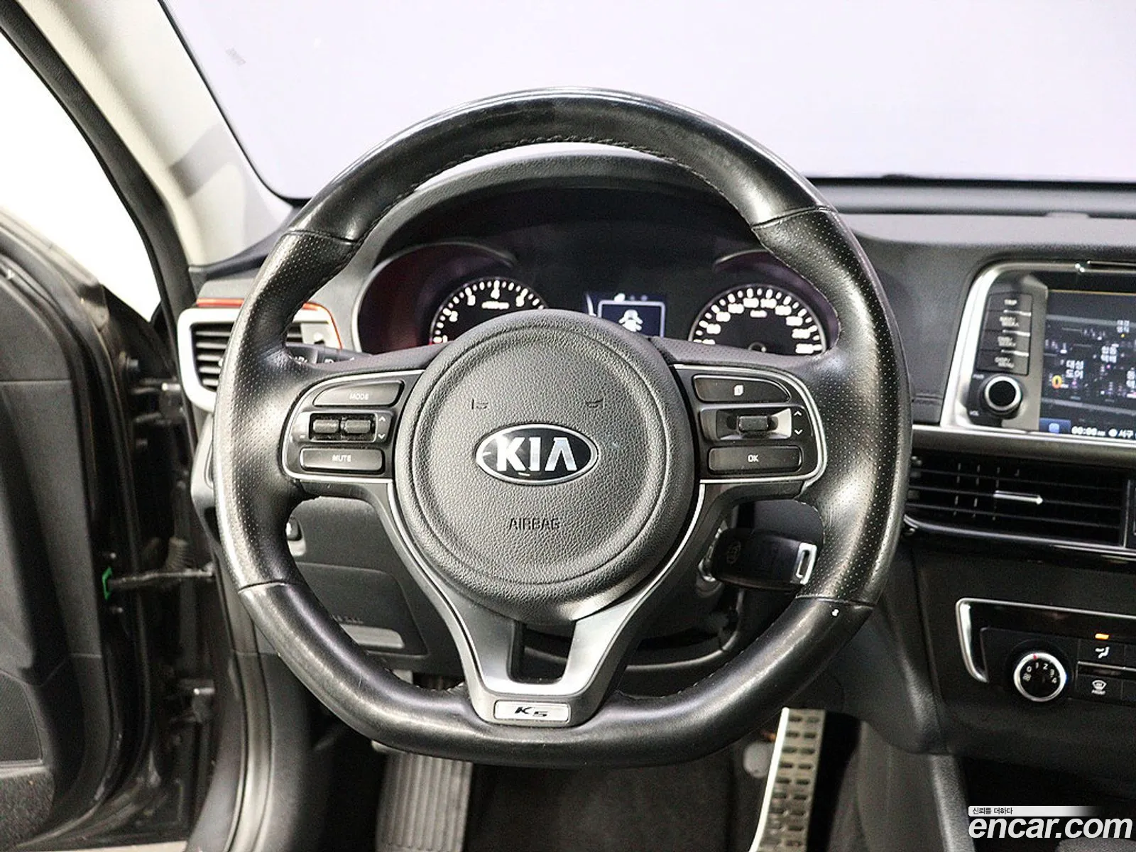 Kia K5 2016 — 2