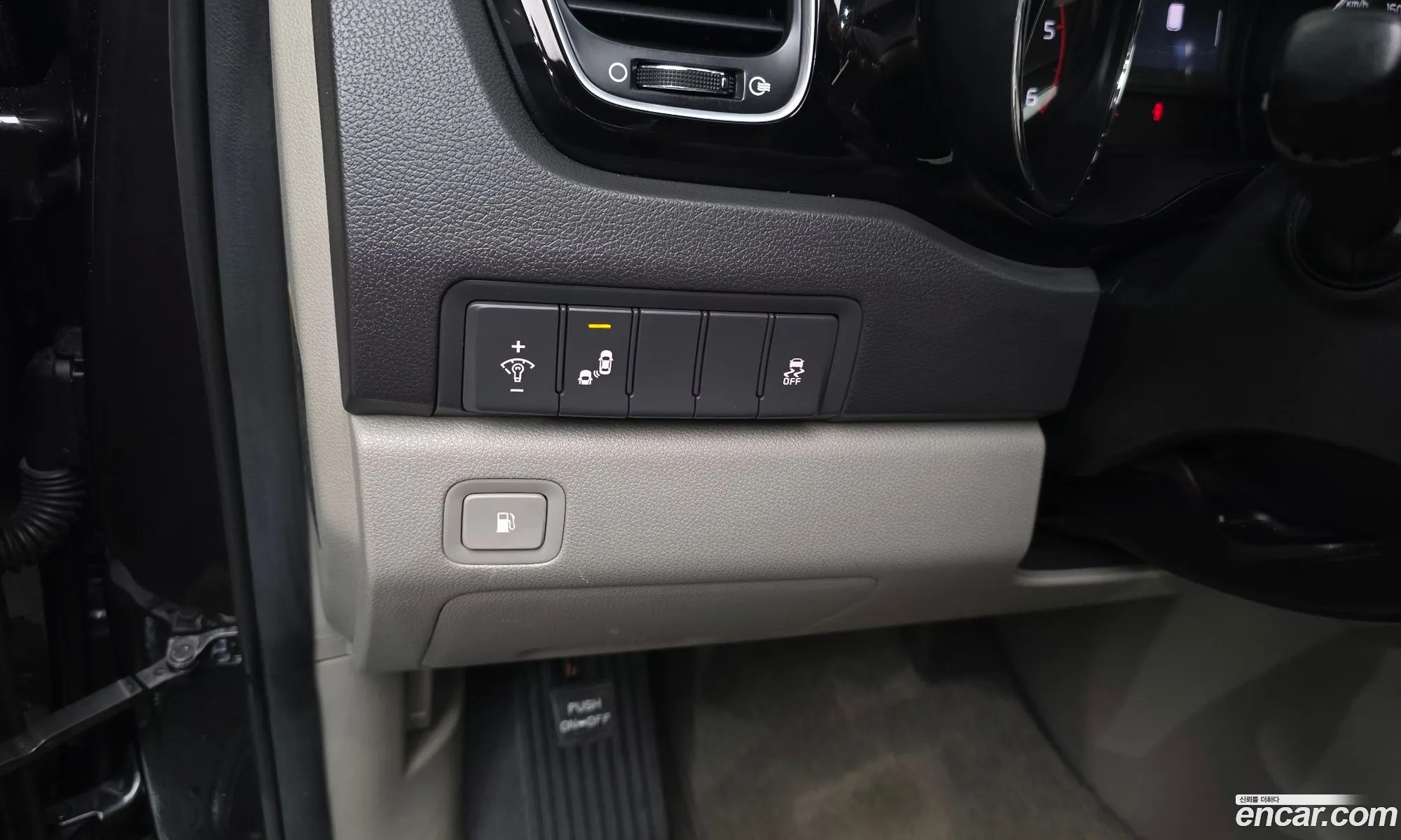 Kia Carnival 2017 KNAMC81ABJS410871 — 6