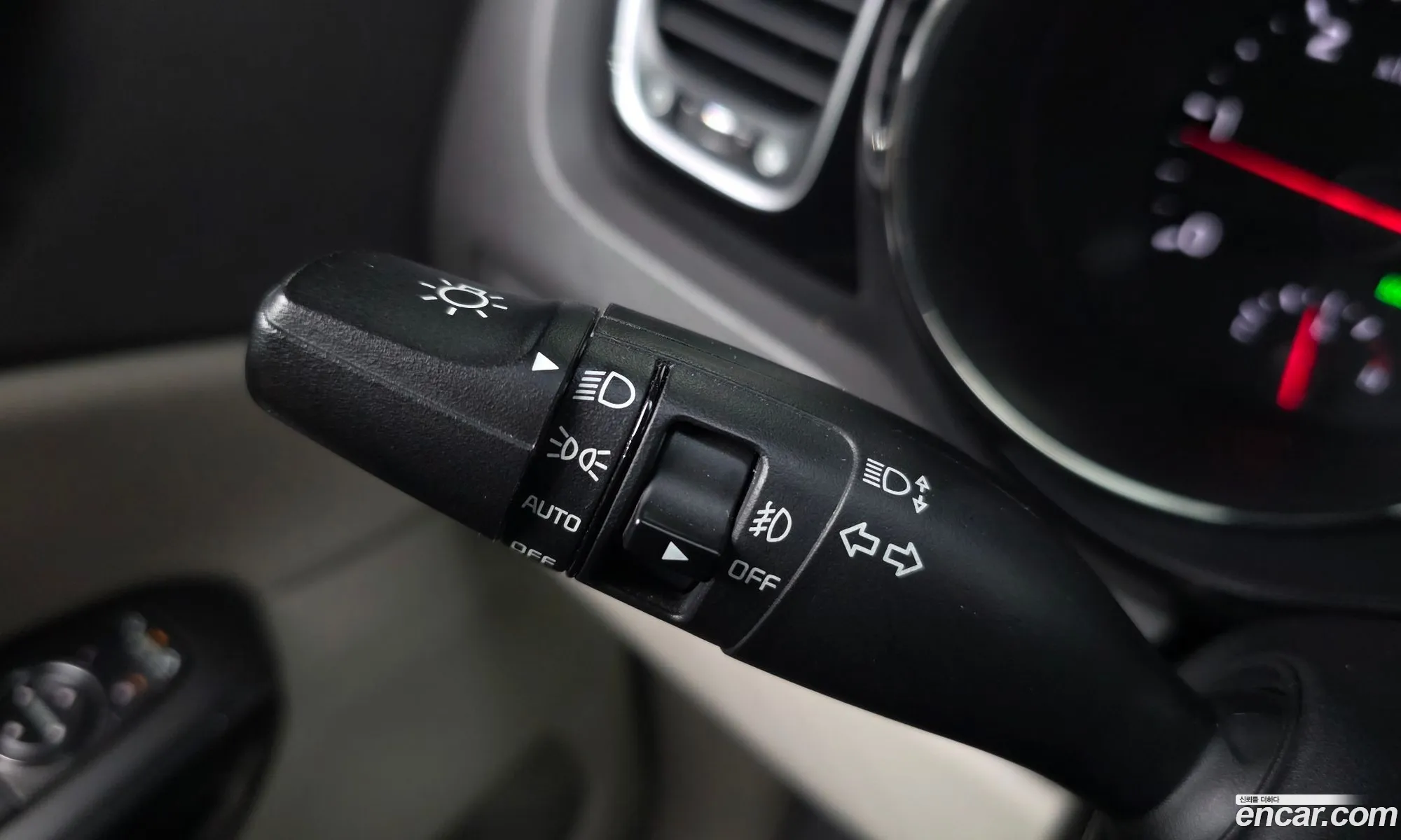 Kia Carnival 2017 KNAMC81ABJS410871 — 4