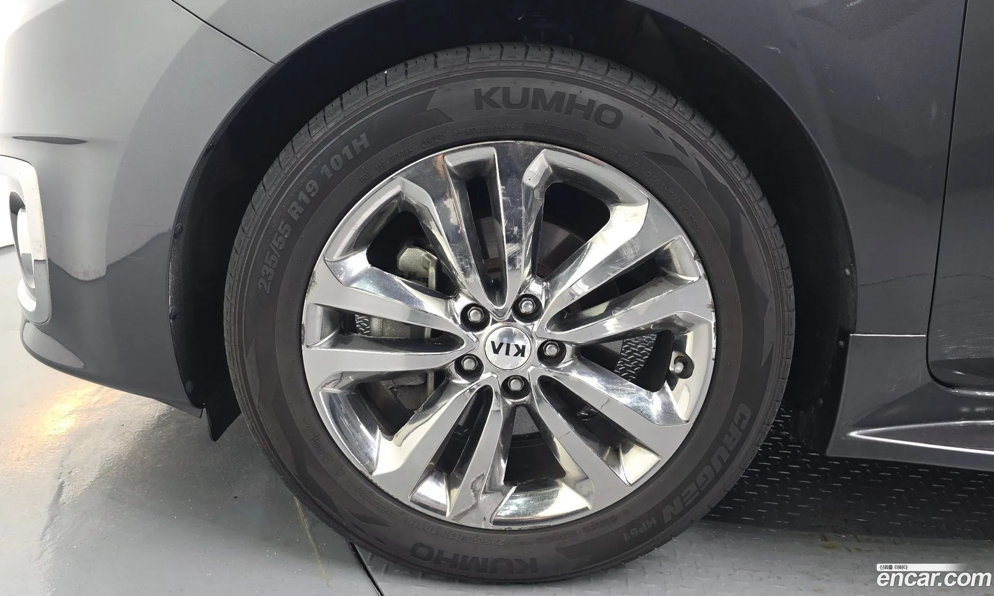 Kia Carnival 2017 KNAMC81ABJS410871 — 10