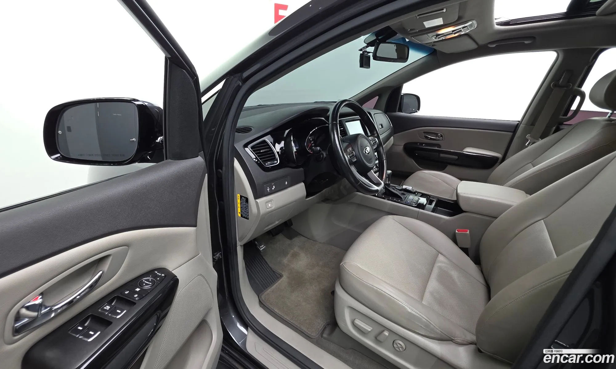 Kia Carnival 2017 KNAMC81ABJS410871 — 8