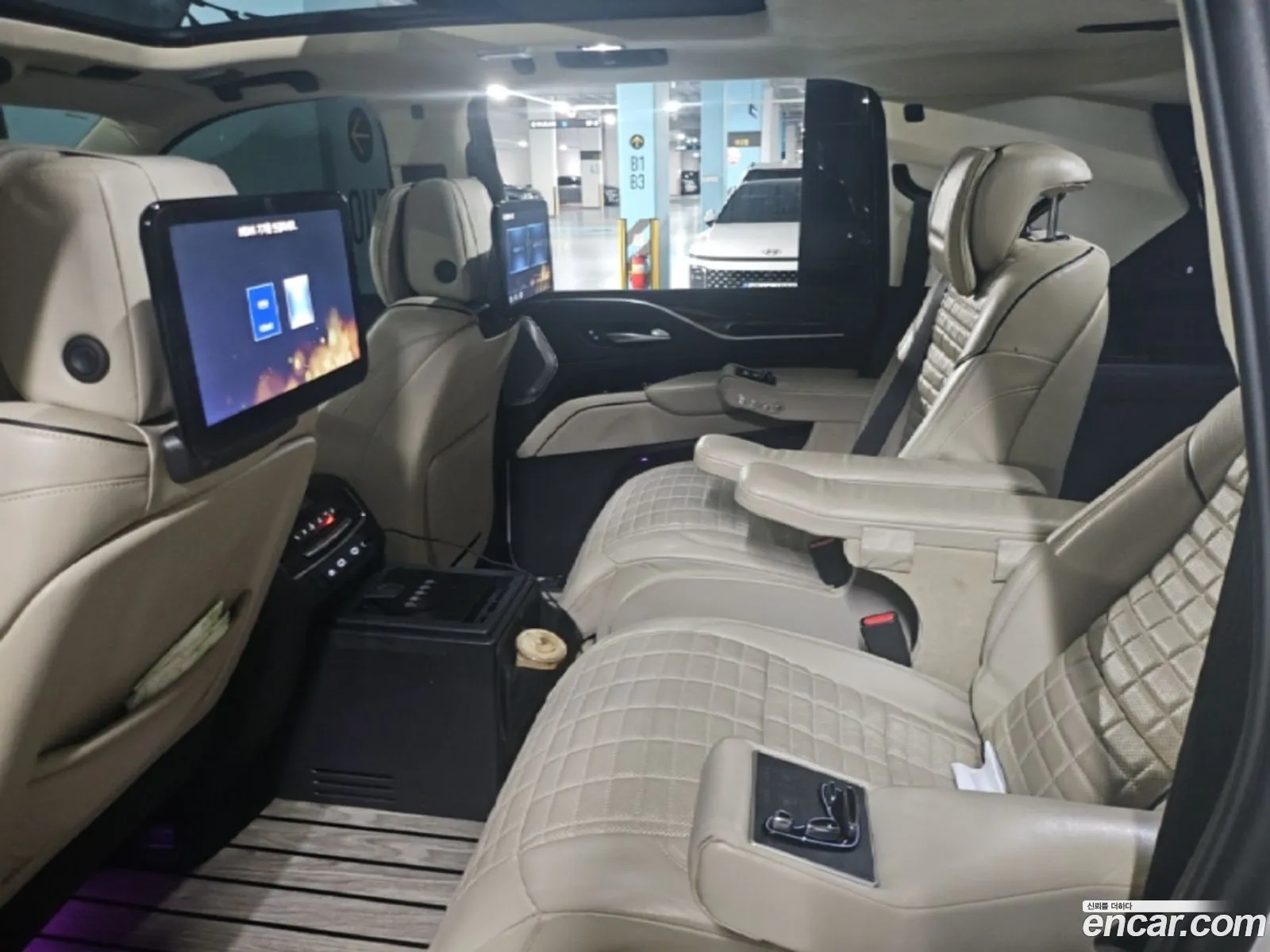 Cadillac Escalade 2023 — 19