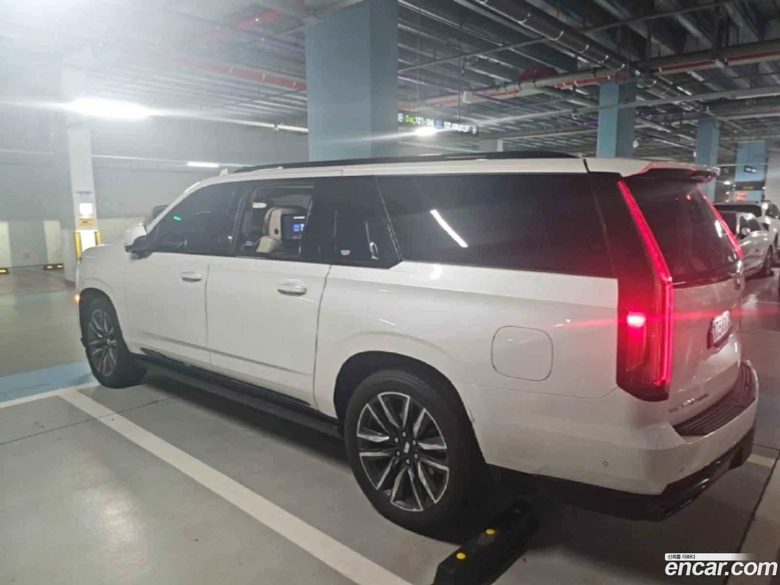 Cadillac Escalade 2023 — 11