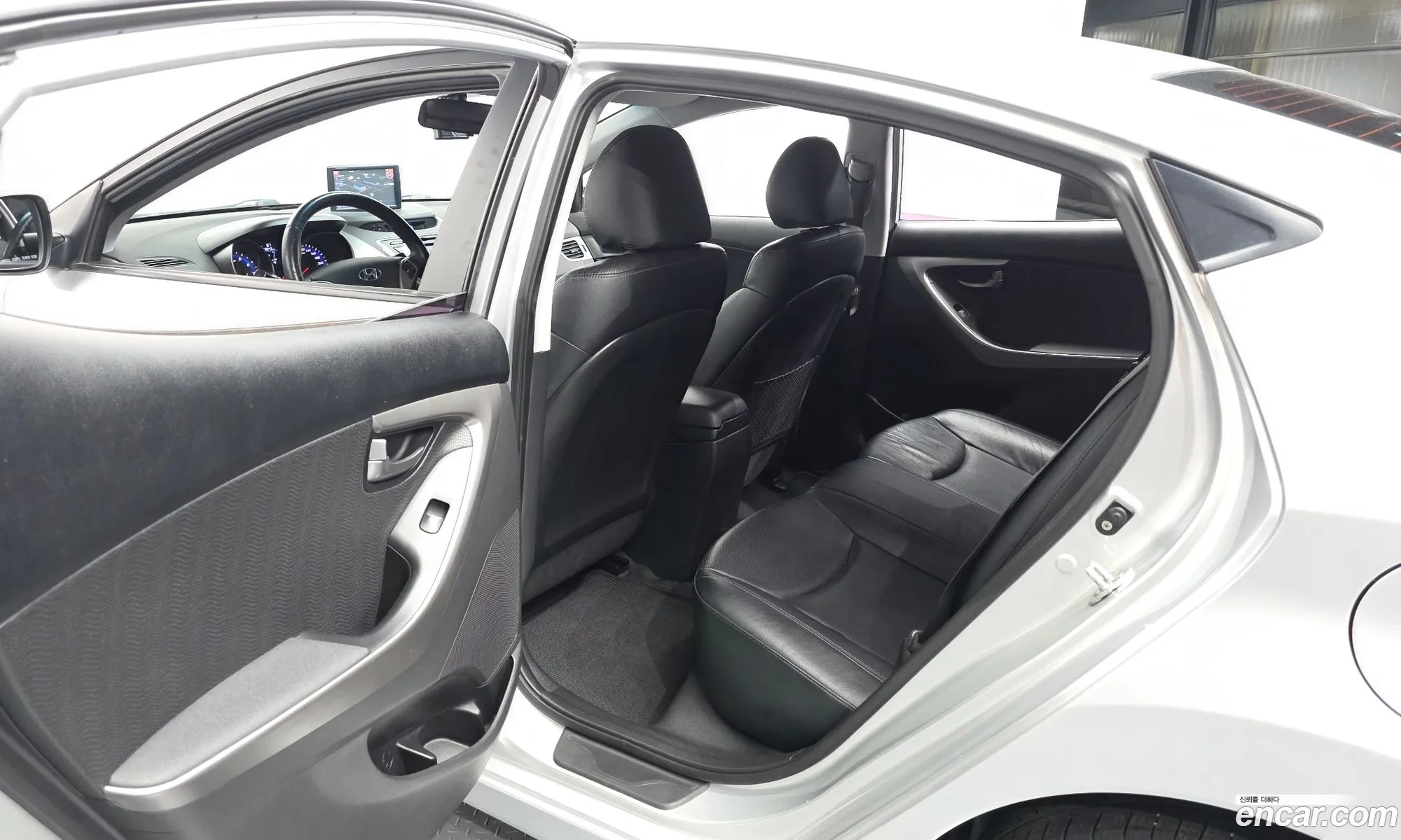 Hyundai Elantra MD 2011 KMHDG41DBCU322147 — 17
