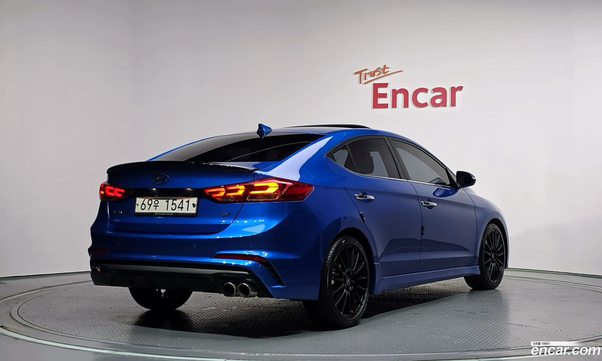 Hyundai Elantra AD 2017 — 10