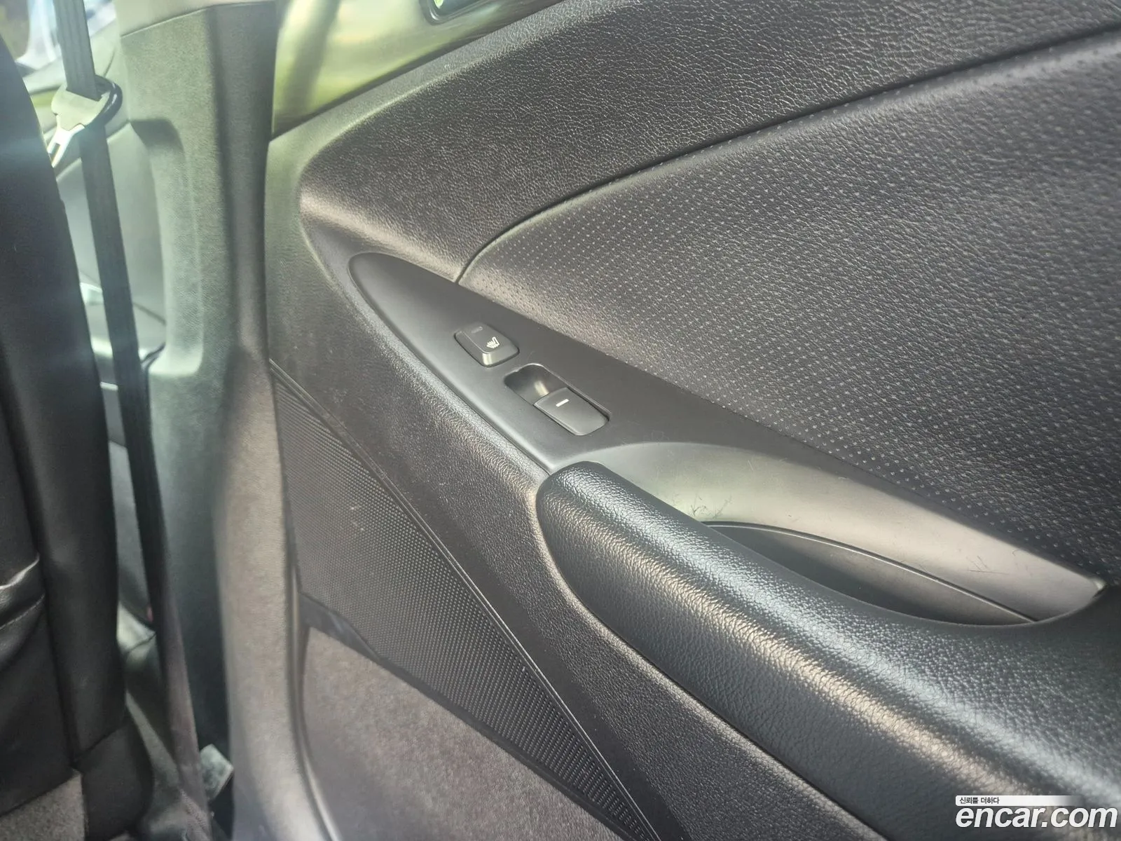 Hyundai YF Sonata 2011 — 19